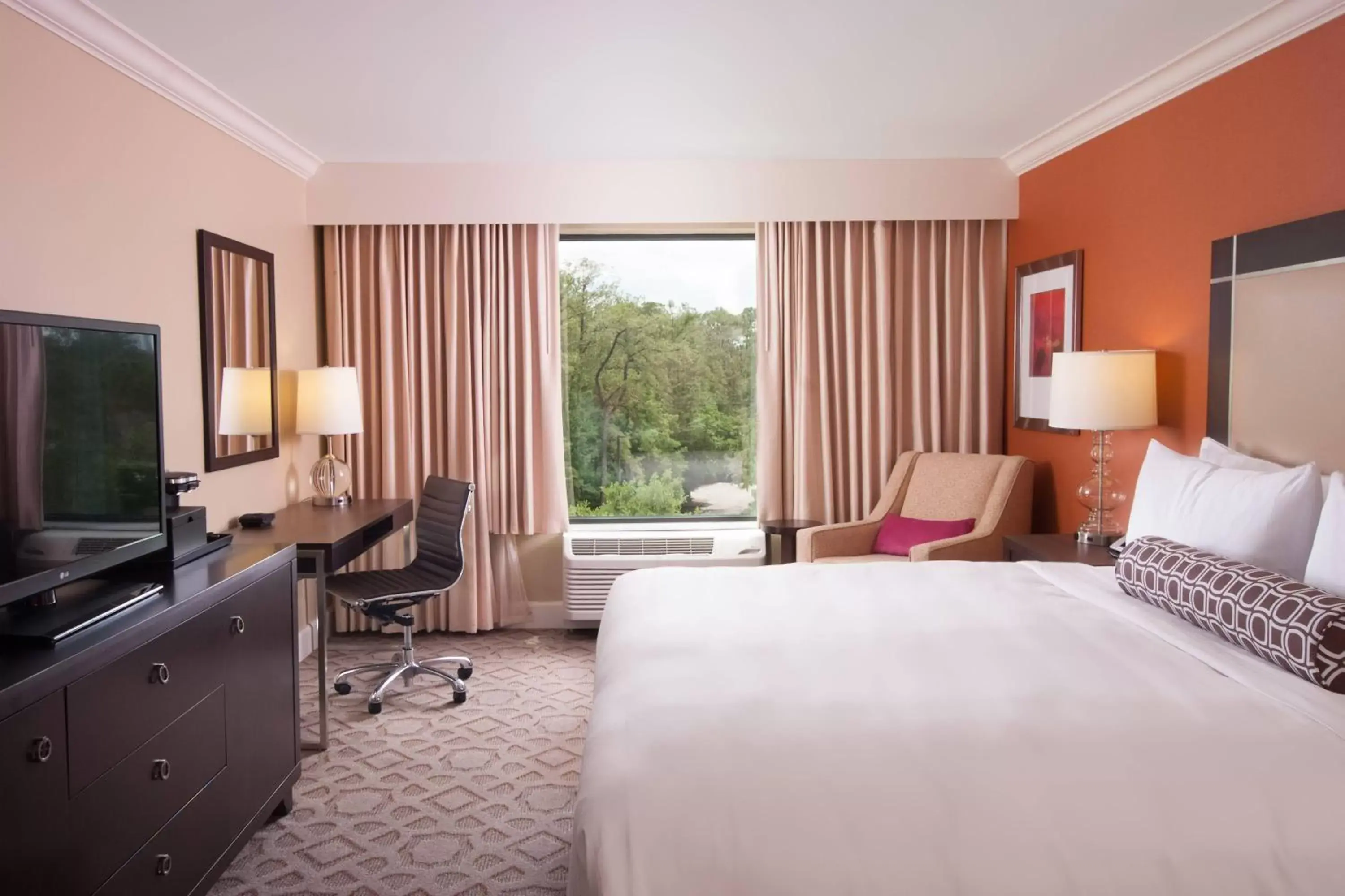 King Room in Delta Hotels by Marriott Orlando Lake Buena Vista