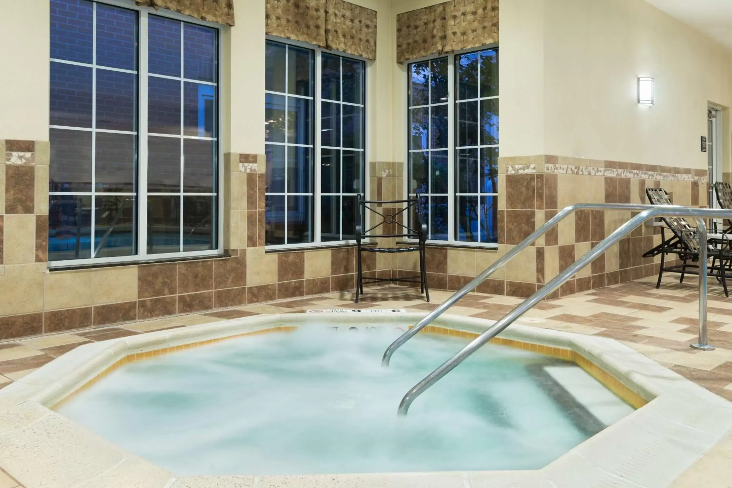 Hot Tub, Swimming Pool in Homewood Suites by Hilton Buffalo-Amherst