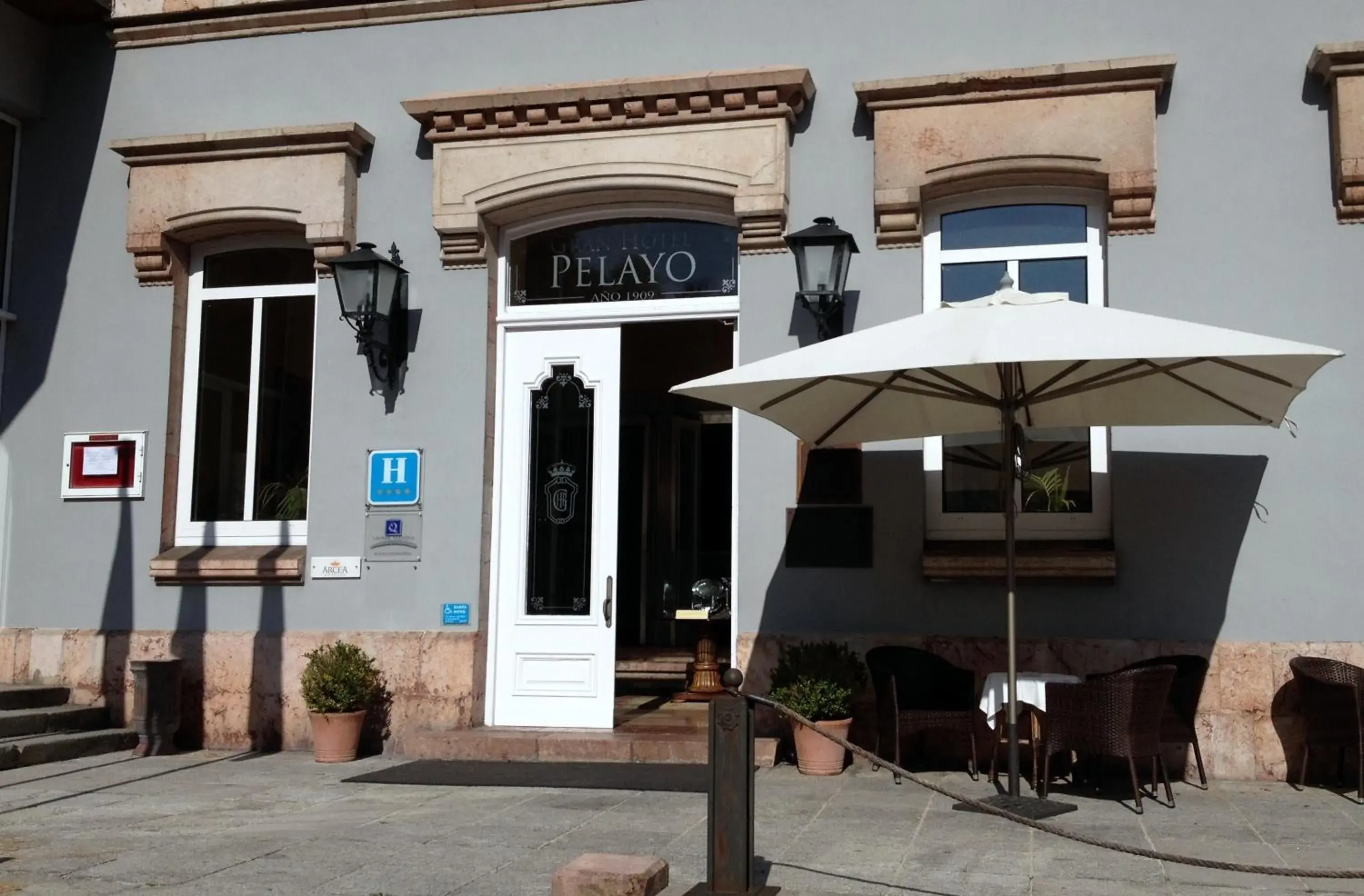 Facade/entrance, Property Building in Arcea Gran Hotel Pelayo