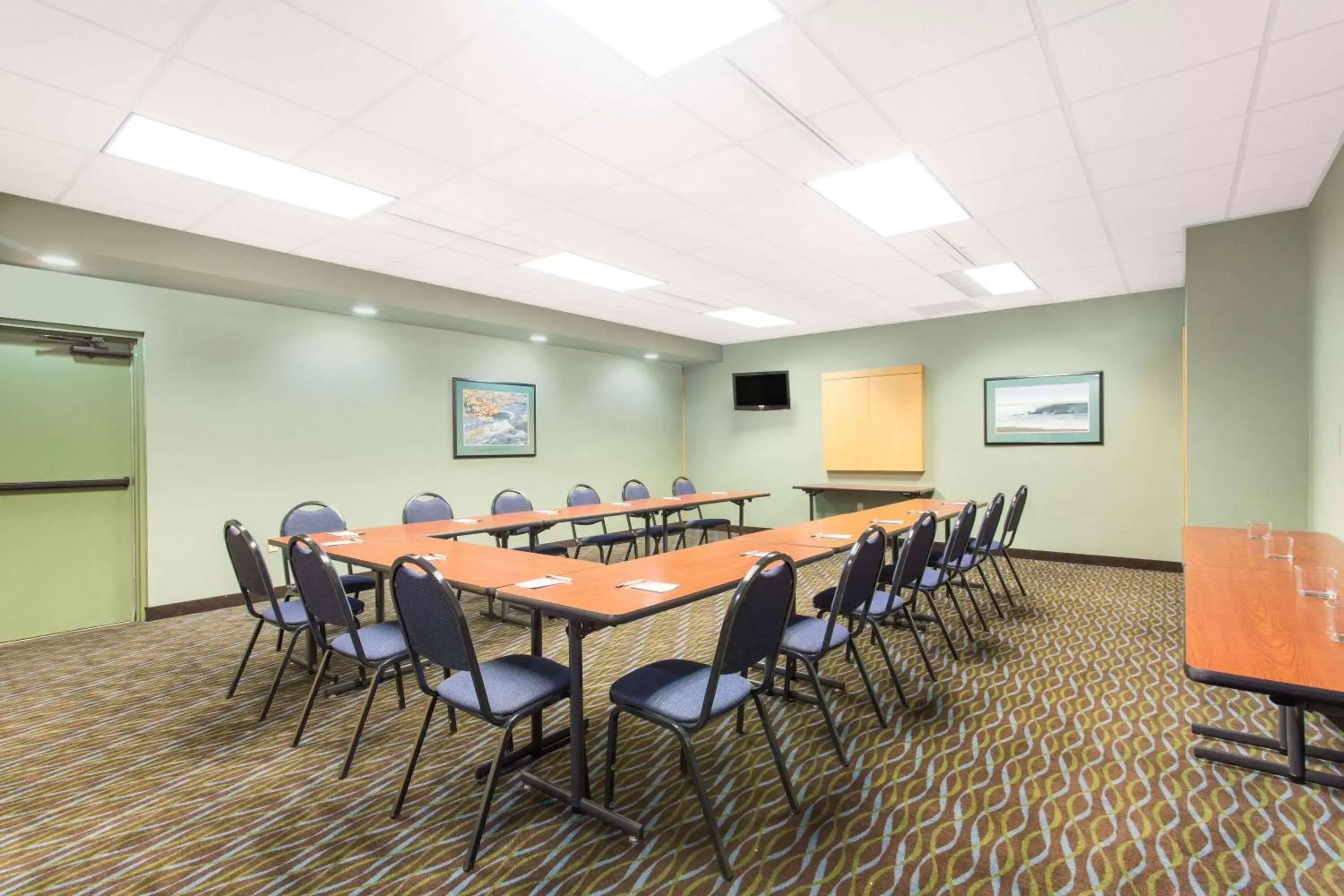 Meeting/conference room in Super 8 by Wyndham Beloit