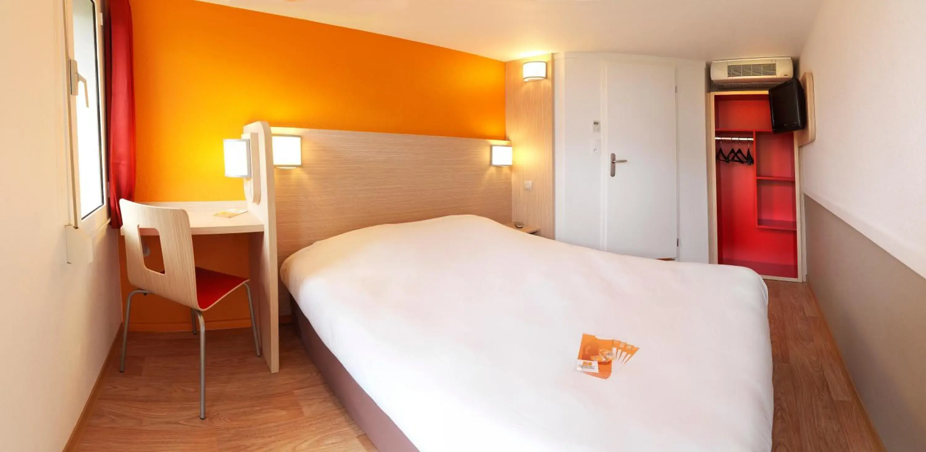 Bedroom, Bed in Premiere Classe Bordeaux Est Lormont