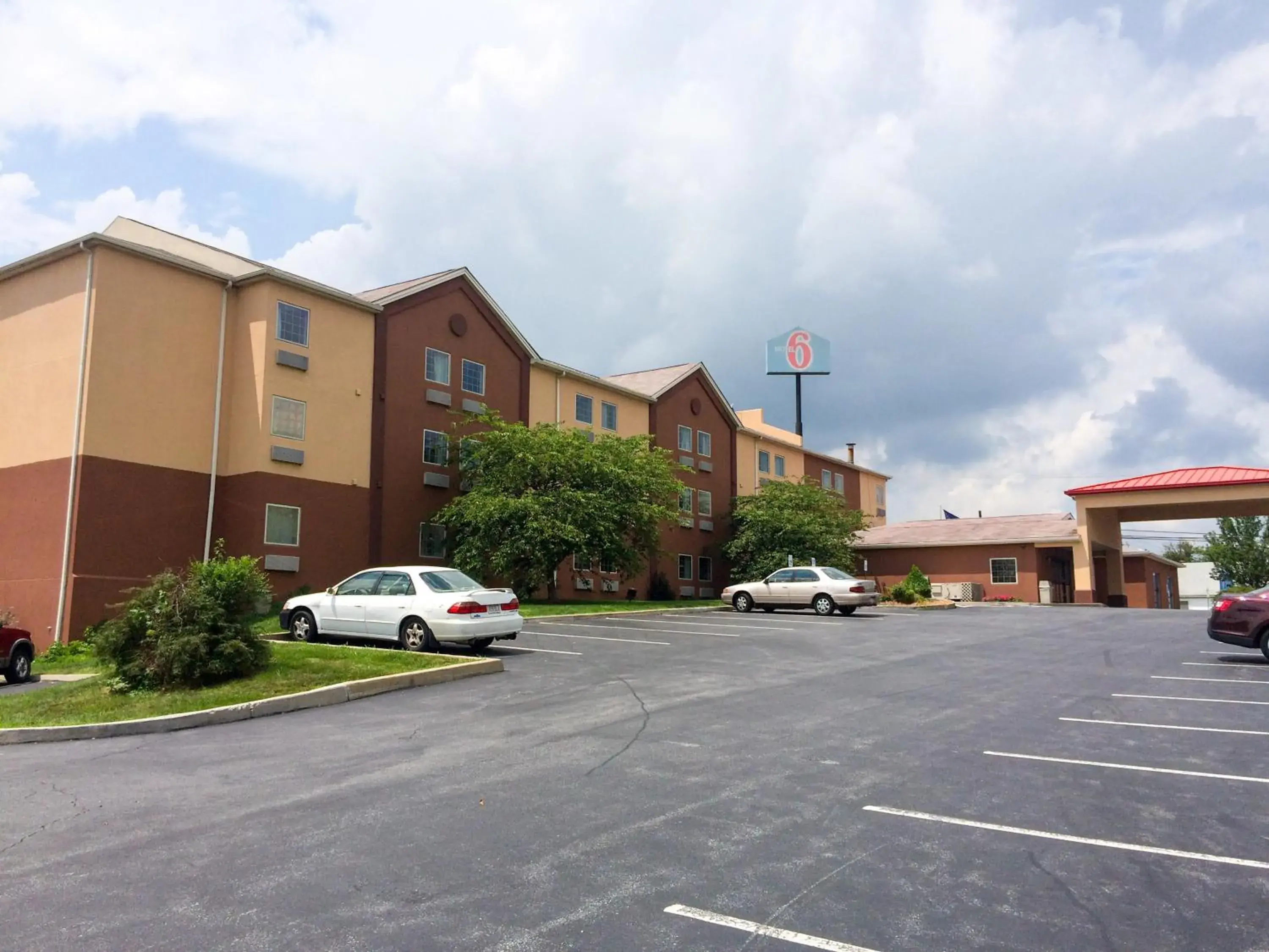 Facade/entrance, Property Building in Motel 6-Harrisburg, PA - Hershey North