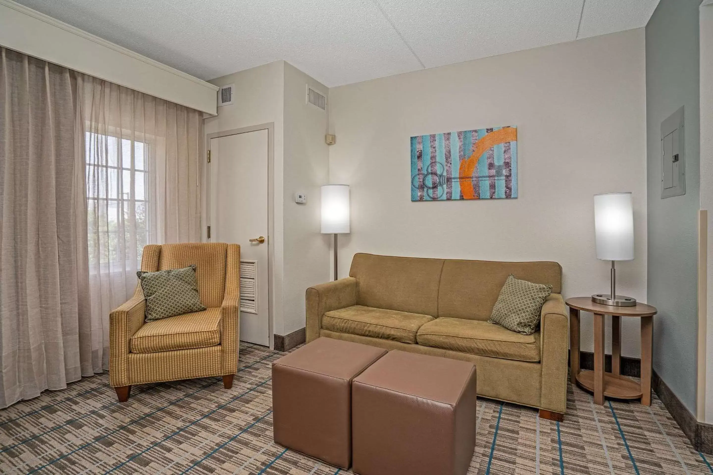 Photo of the whole room, Seating Area in MainStay Suites Wilmington