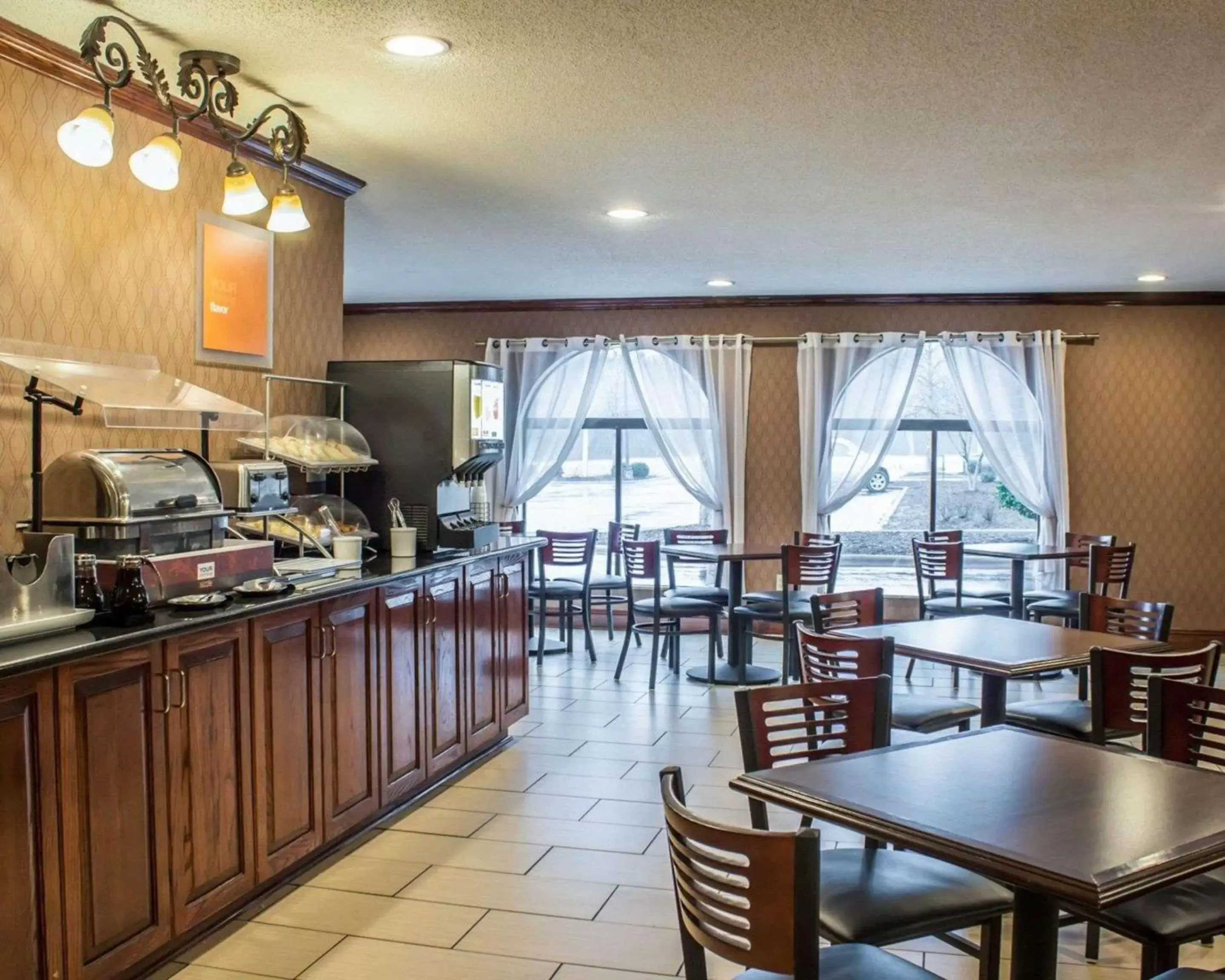 Restaurant/Places to Eat in Comfort Inn Fayetteville I-95