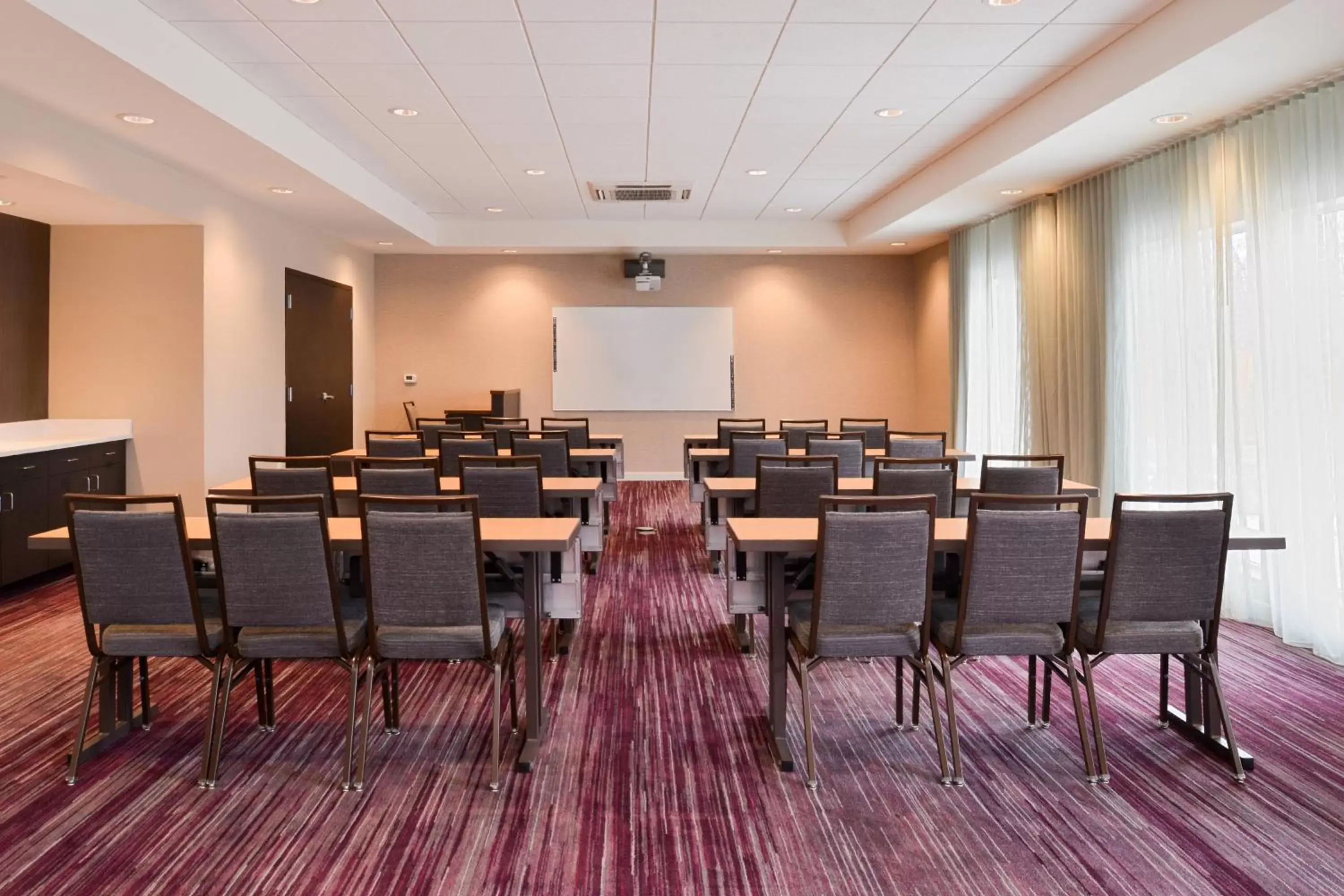 Meeting/conference room in Courtyard by Marriott Toledo North