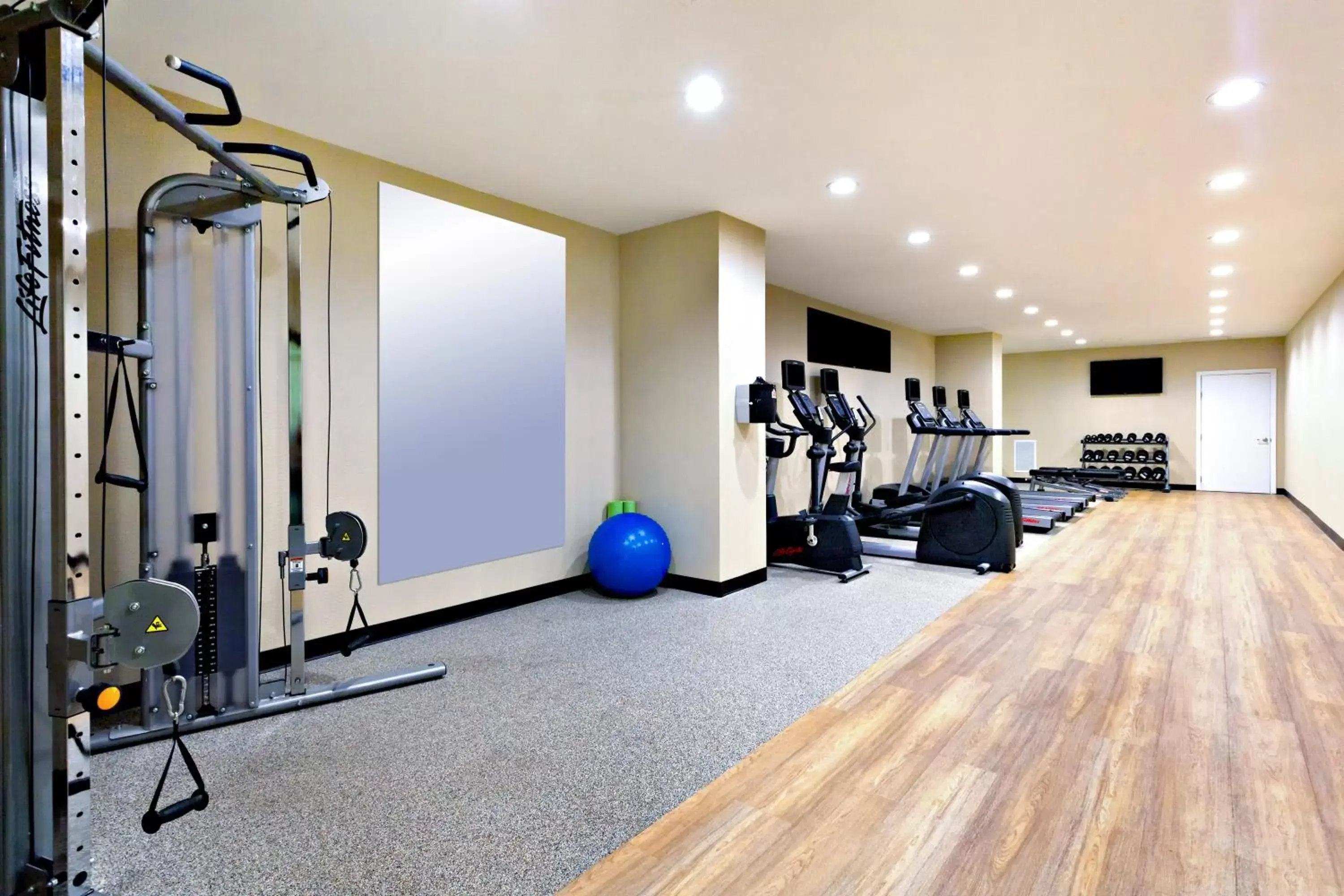 Fitness centre/facilities, Fitness Center/Facilities in Holiday Inn Miami West - Airport Area, an IHG Hotel