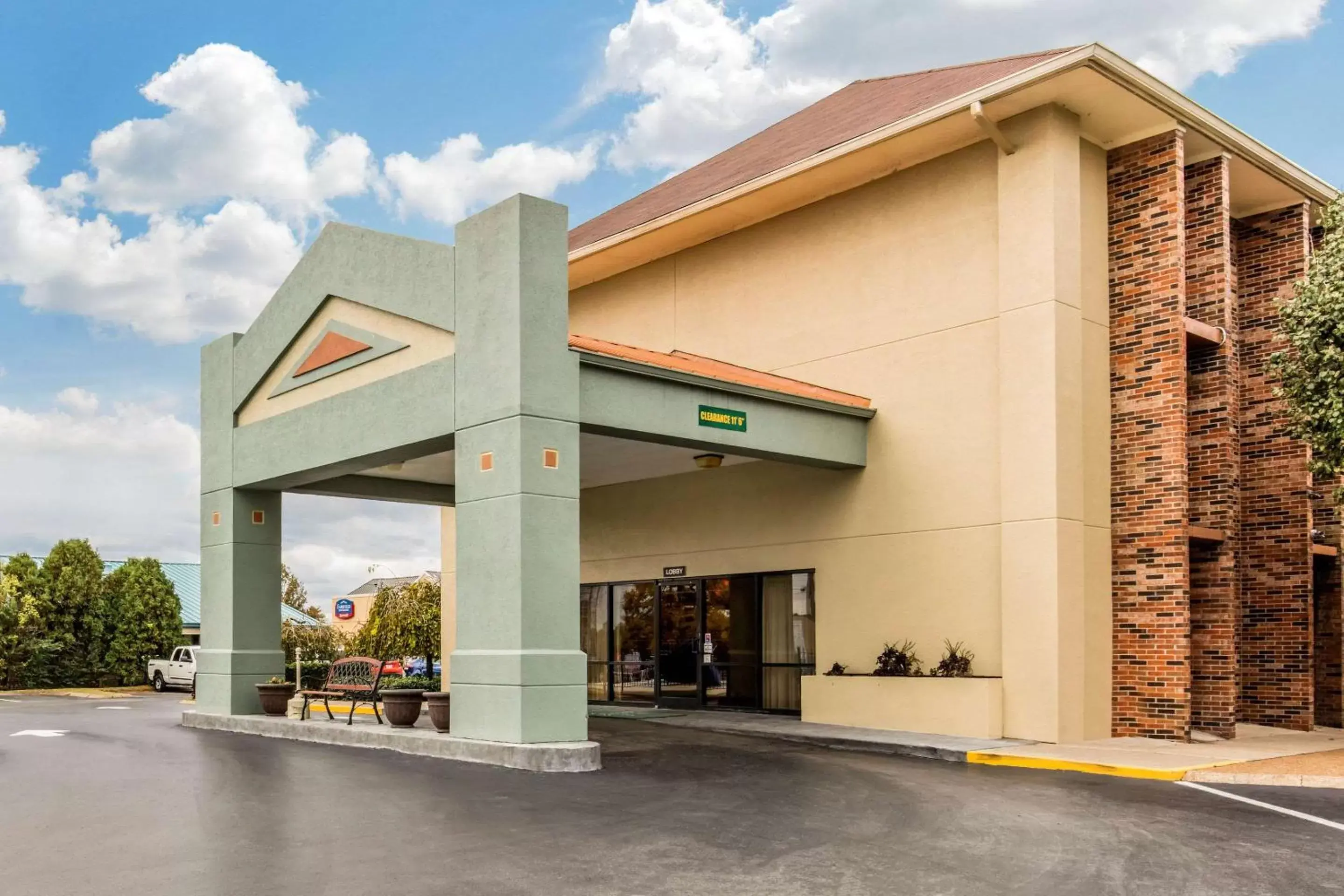 Property building in Quality Inn Opryland Area