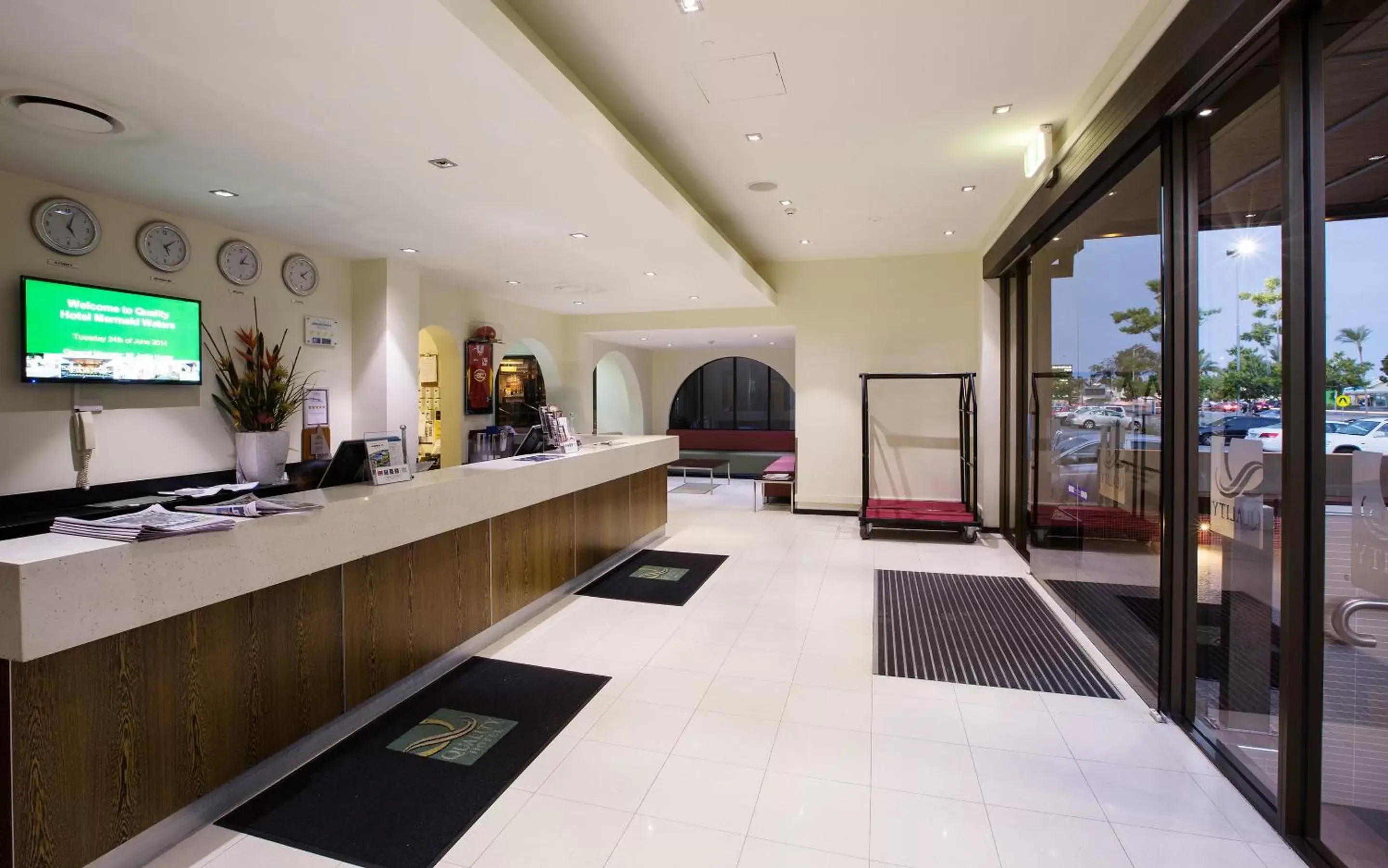 Lobby or reception in Mermaid Waters Hotel by Nightcap Plus