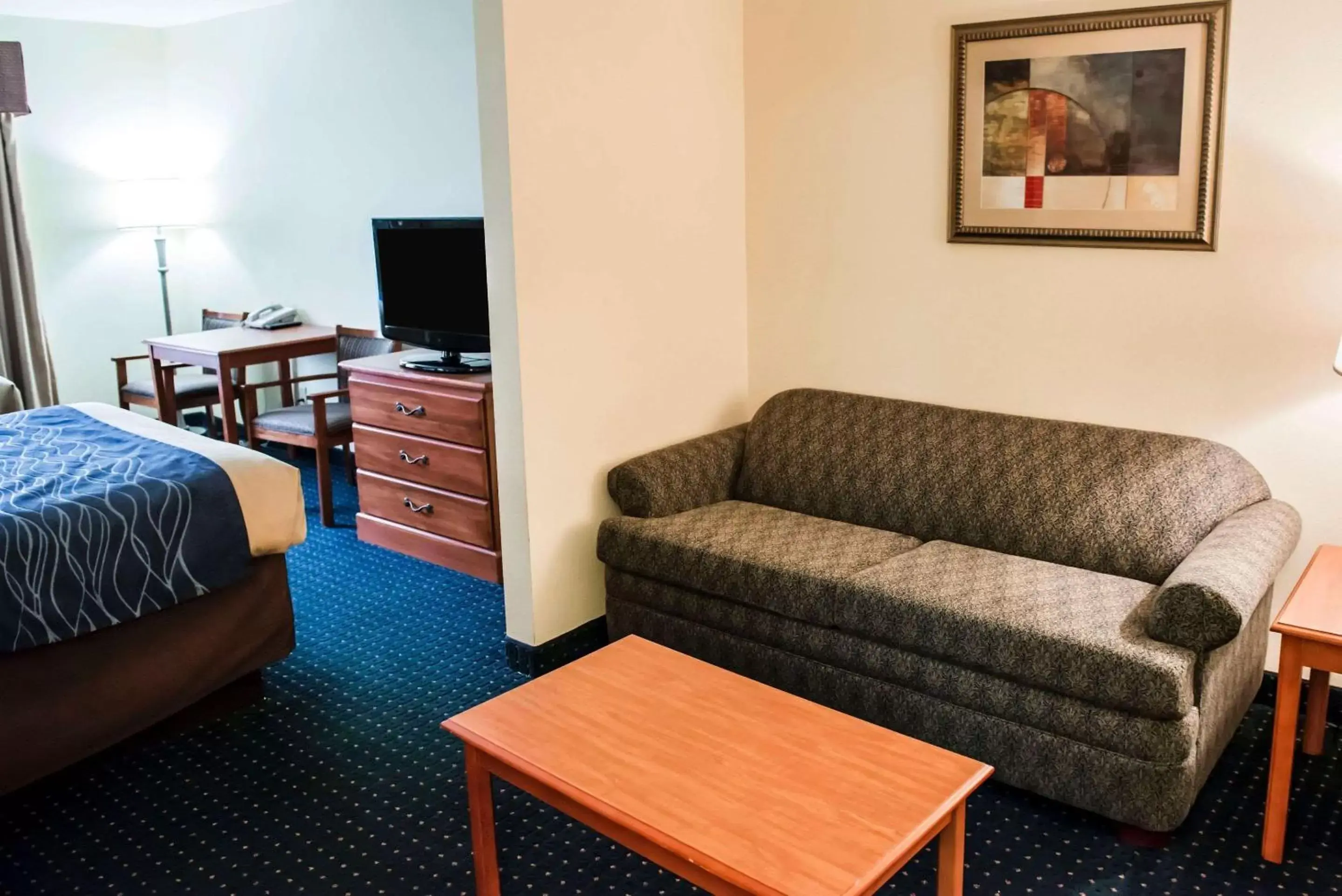 Photo of the whole room, Seating Area in Comfort Inn & Suites Chipley I-10