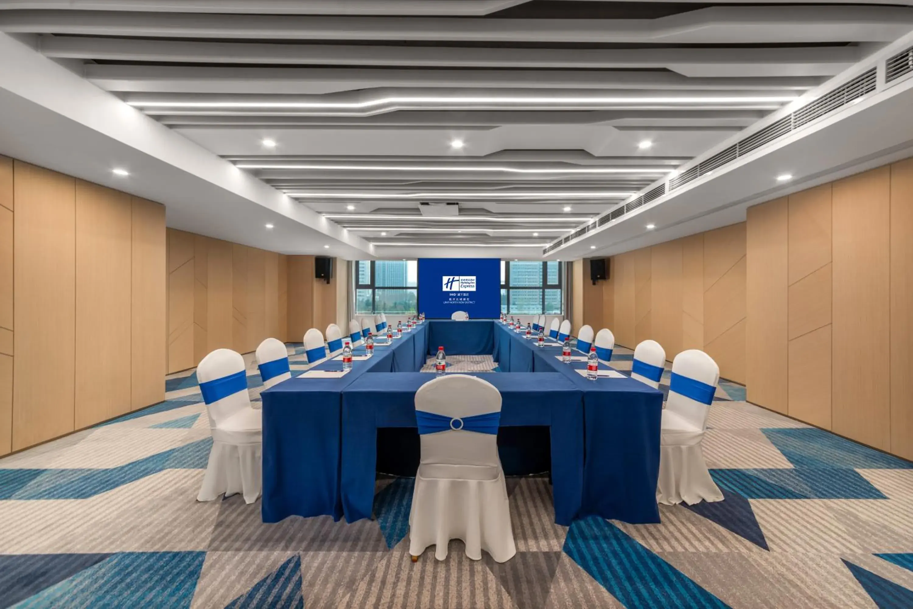 Business facilities in Holiday Inn Express Linyi North New District, an IHG Hotel