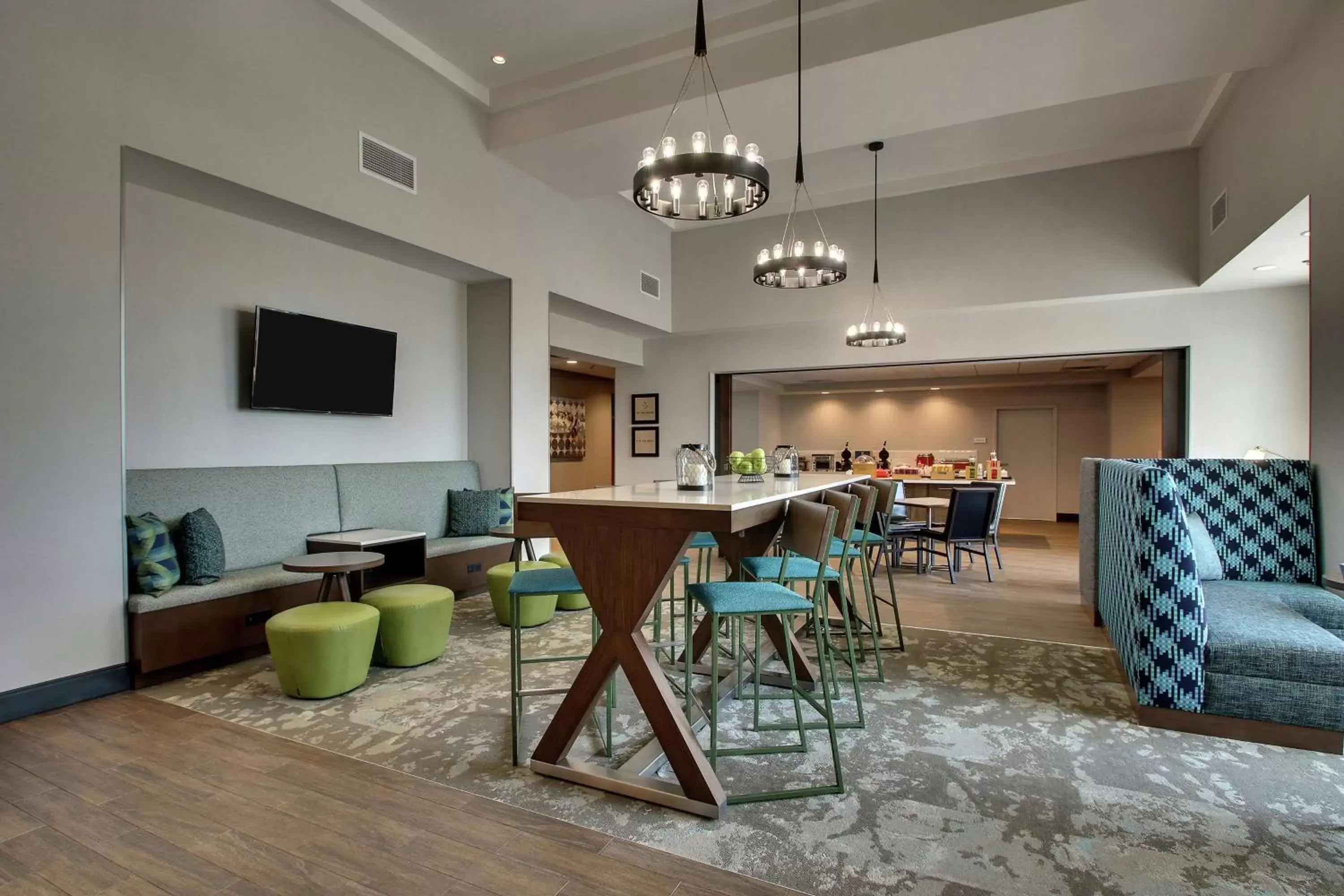 Breakfast, Lounge/Bar in Hampton Inn & Suites By Hilton Southport
