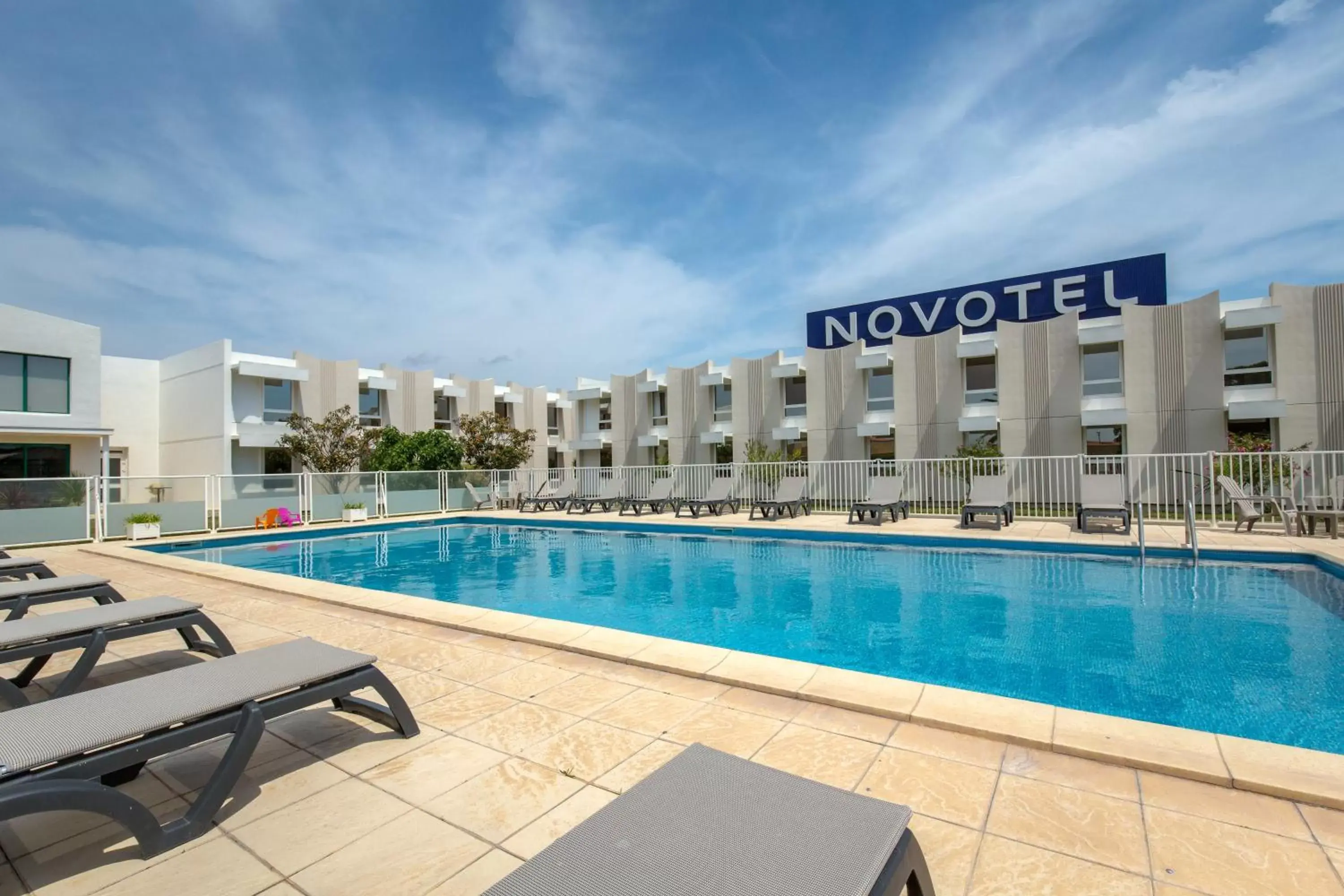 Property building, Swimming Pool in Novotel Perpignan Nord Rivesaltes