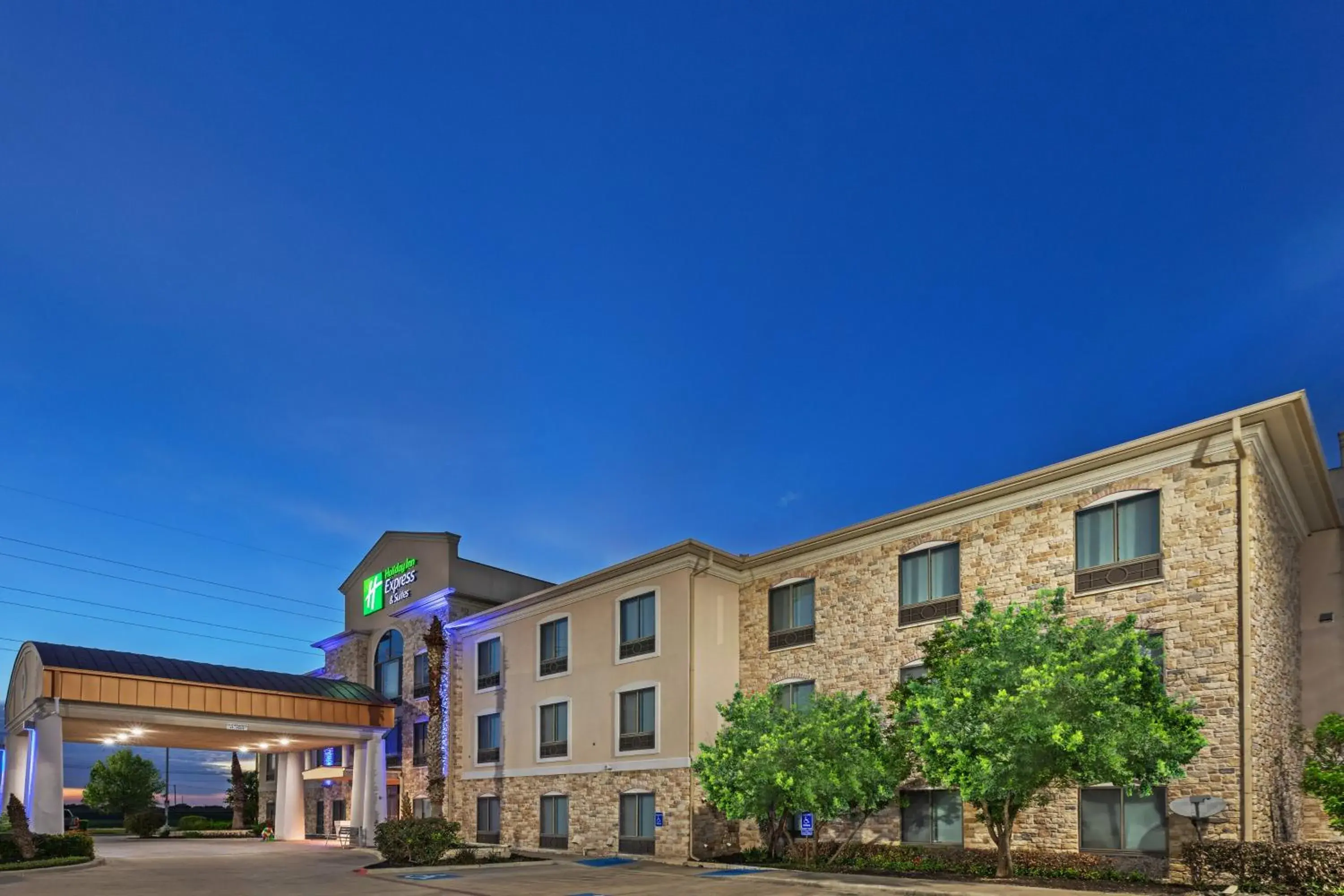 Property Building in Holiday Inn Express Hotel & Suites Austin NE-Hutto, an IHG Hotel