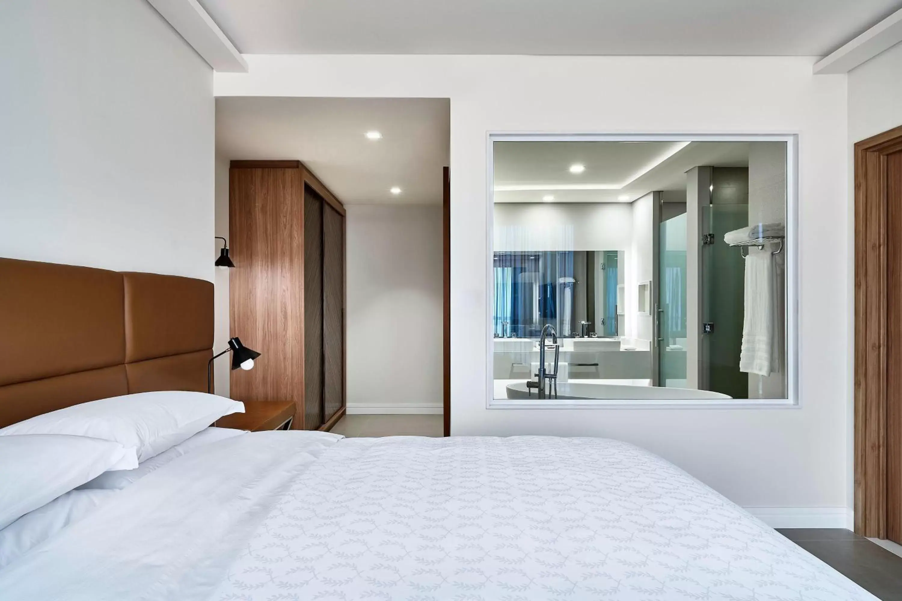 Bedroom, Bed in Sheraton Santos Hotel