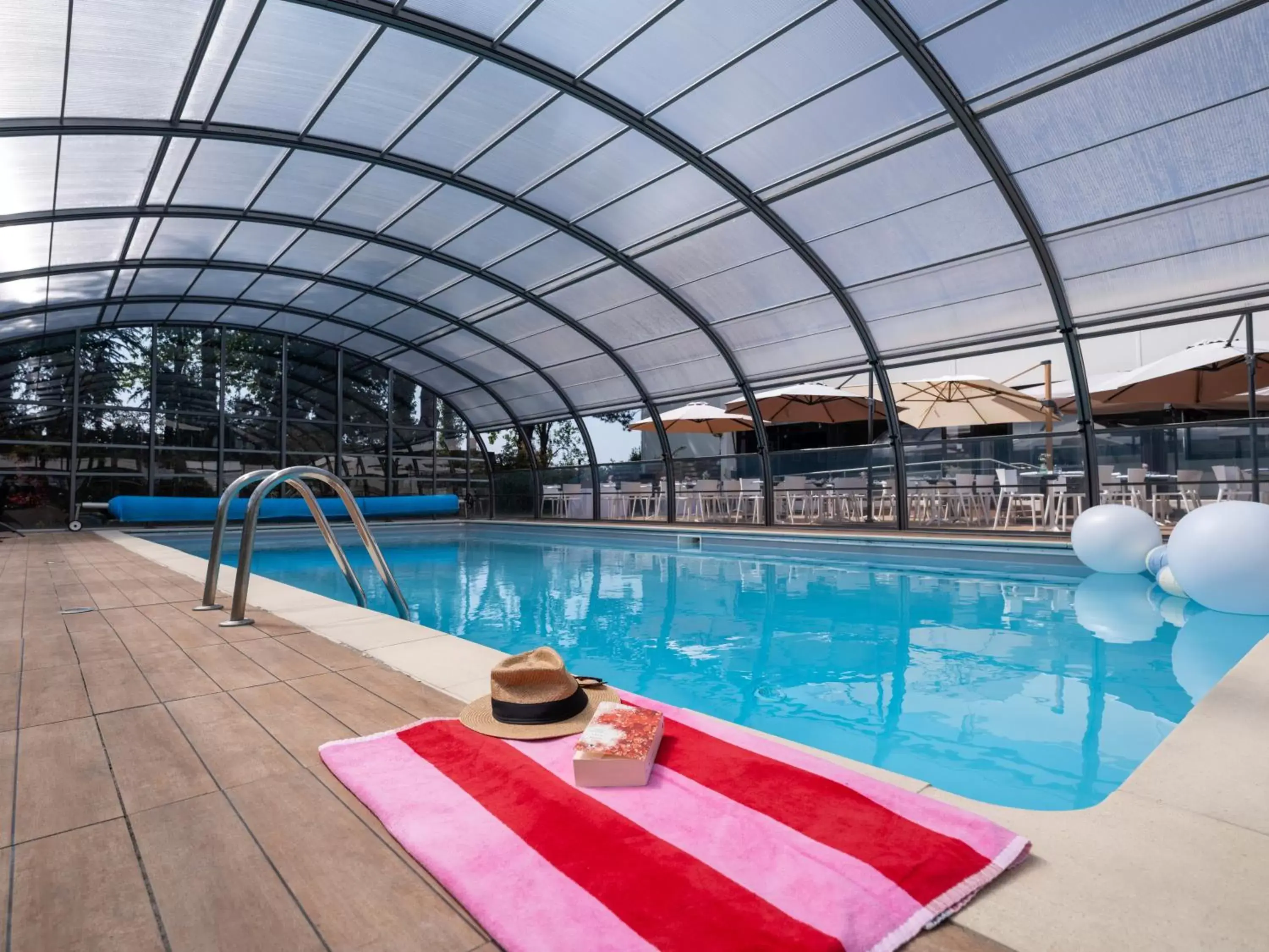 Swimming Pool in Novotel Nantes Carquefou