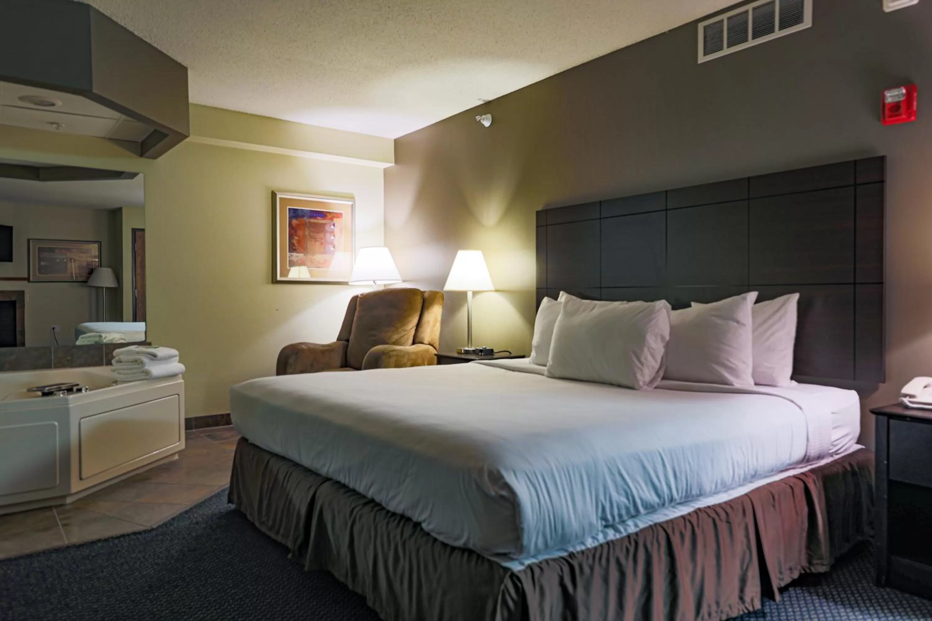 Deluxe King Room - Non-Smoking in AmericInn by Wyndham Lincoln South