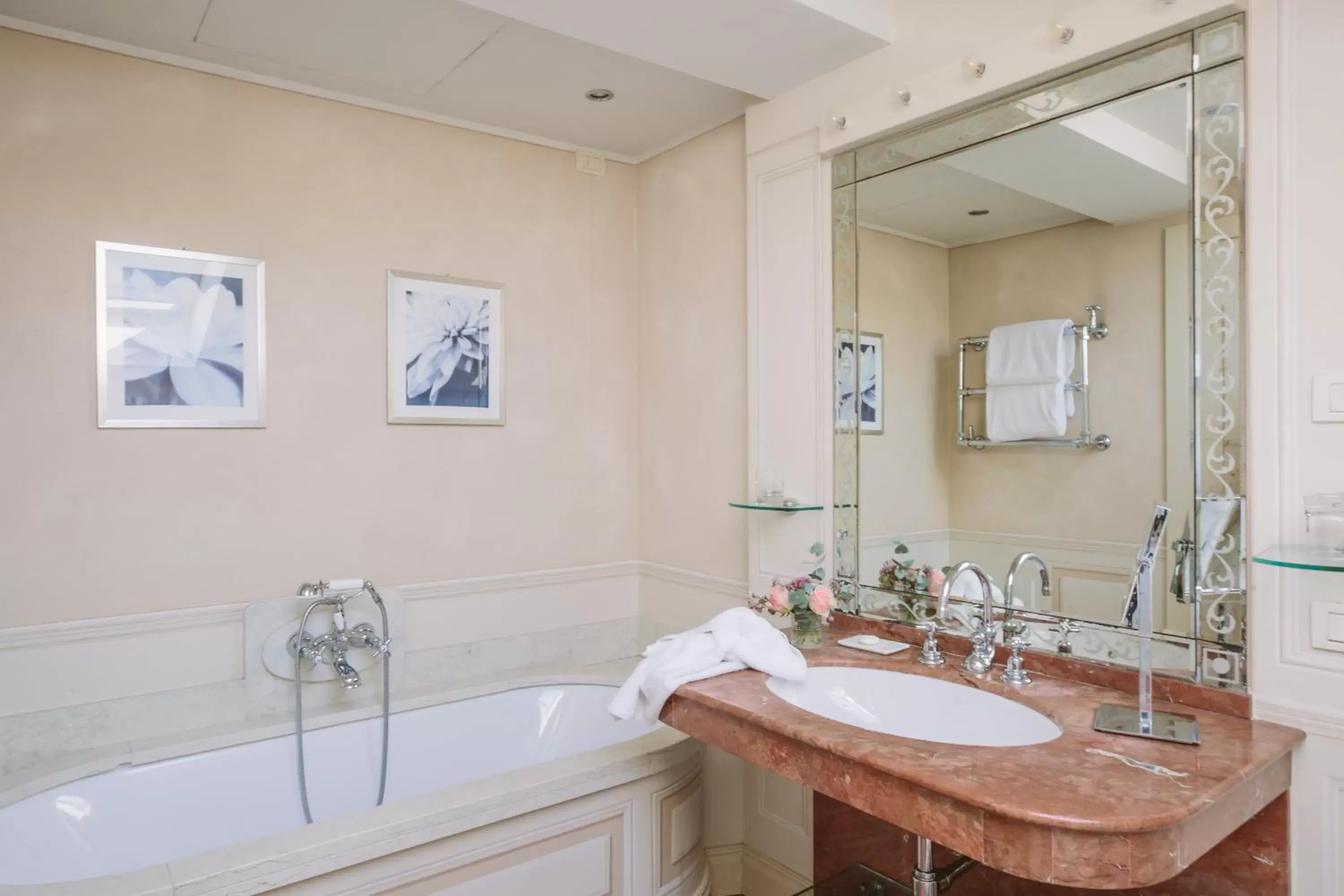 Bathroom in Albergo Terminus