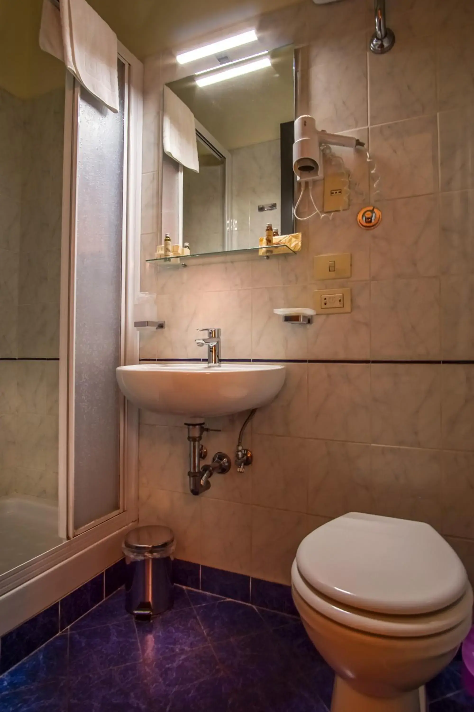 Bathroom in Hotel Bella Firenze