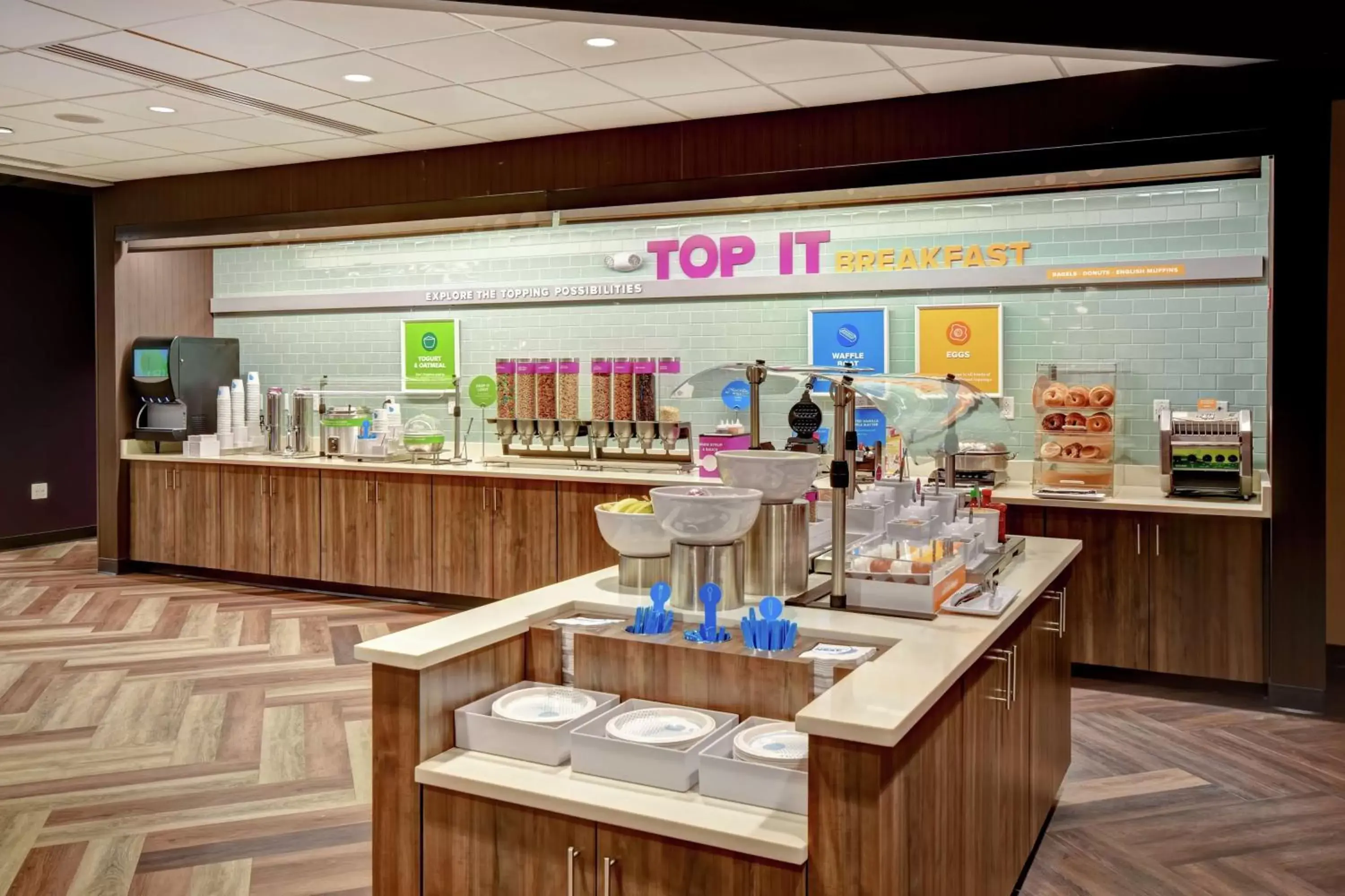 Coffee/tea facilities, Restaurant/Places to Eat in Tru By Hilton Raleigh Durham Airport