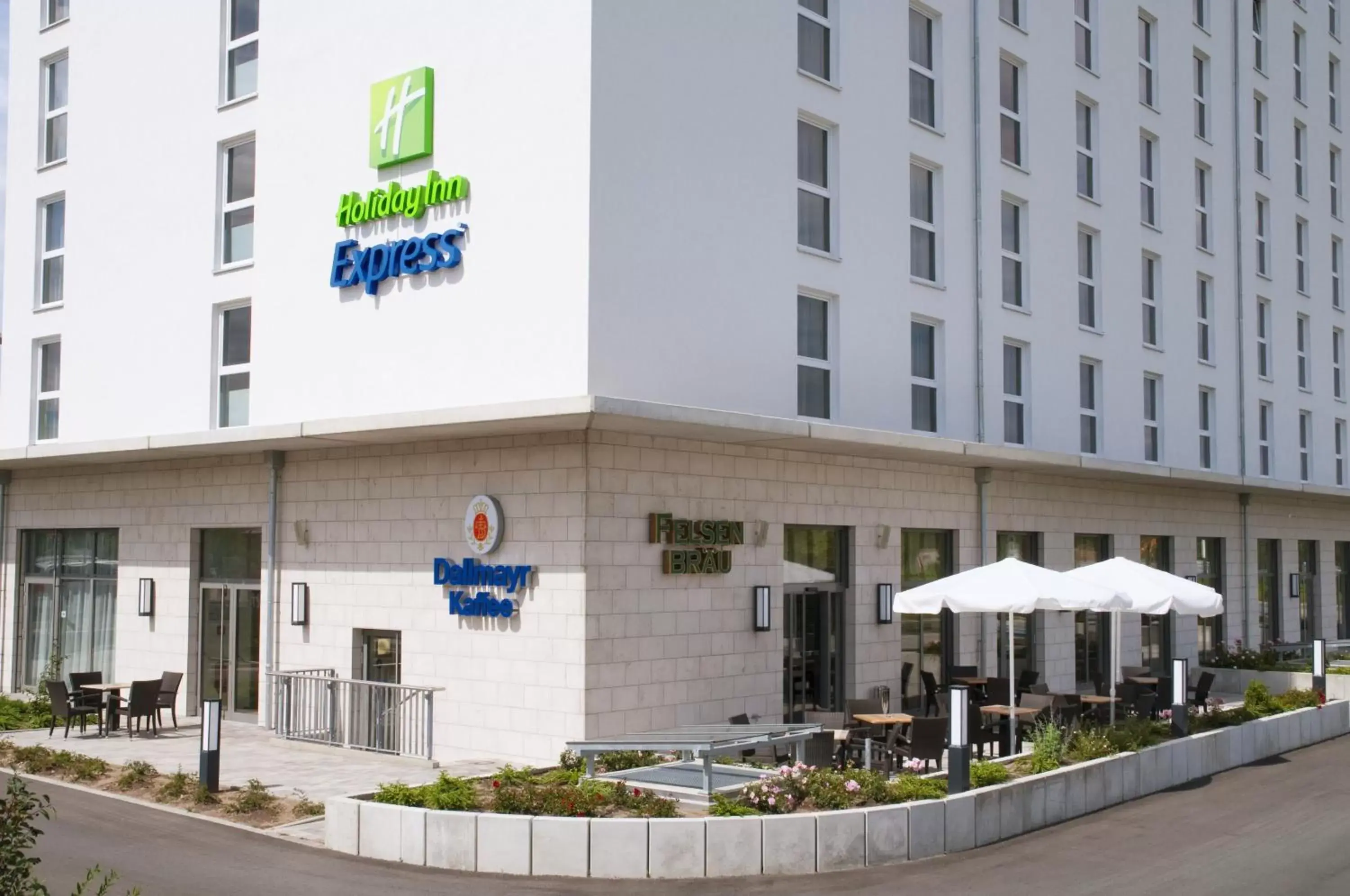 Property Building in Holiday Inn Express Nürnberg-Schwabach