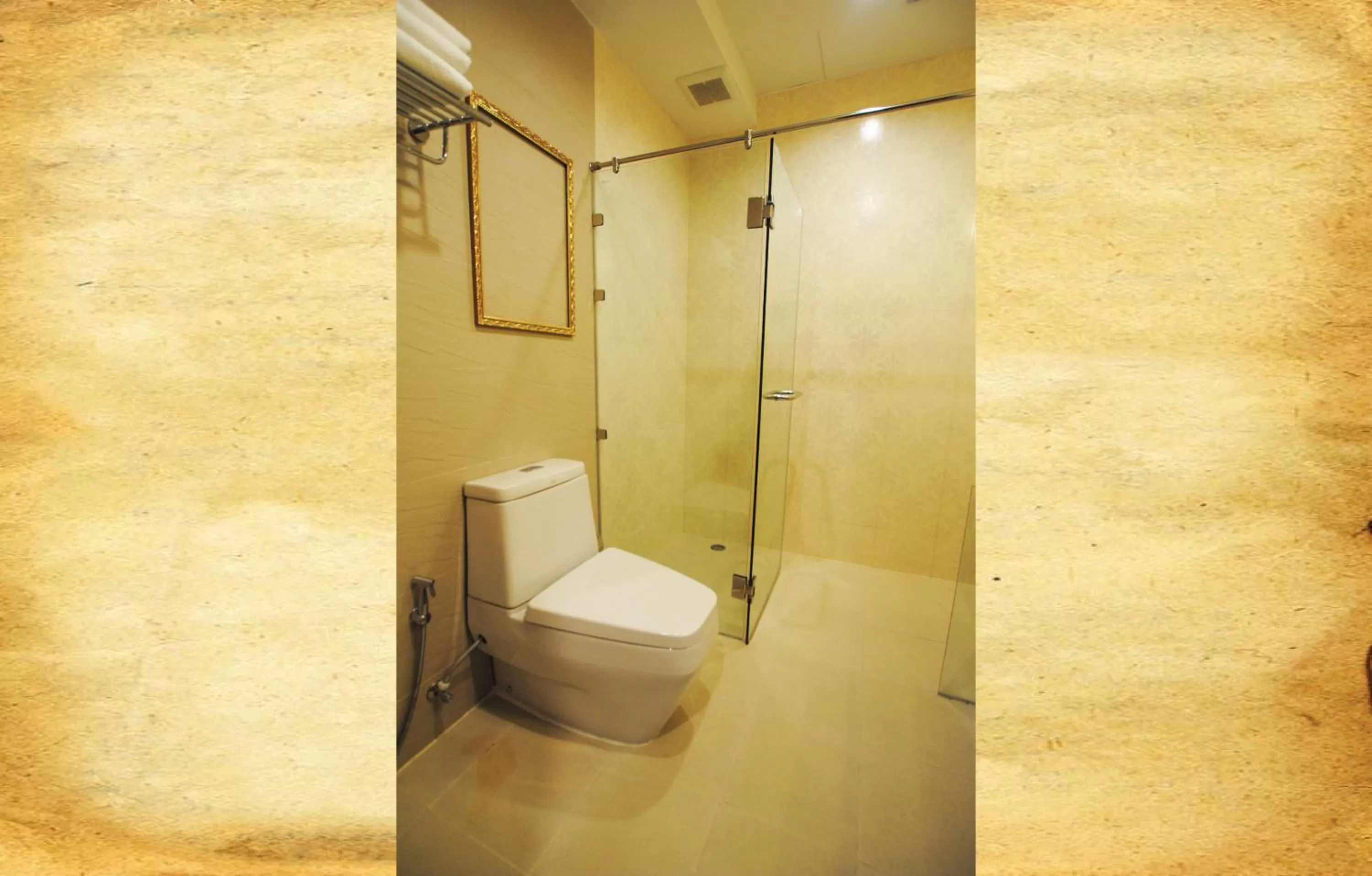 Bathroom in Focal Local Bed & Breakfast