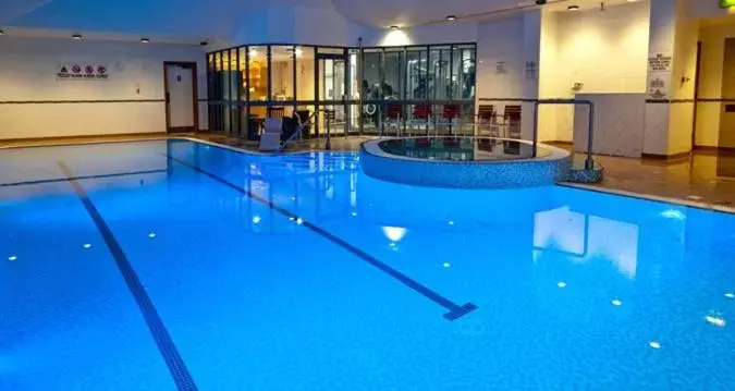, Swimming Pool in DoubleTree by Hilton Coventry