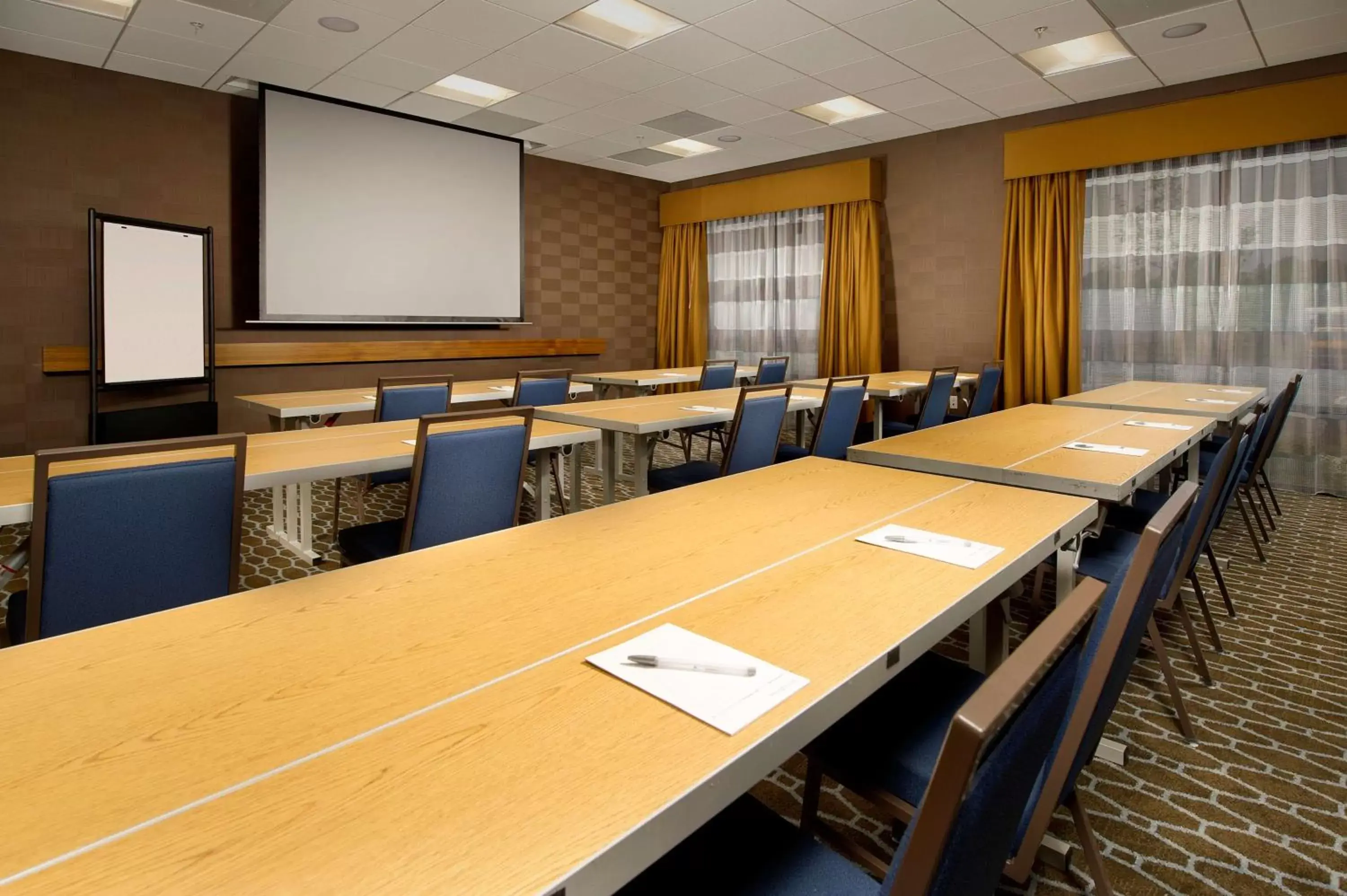 Meeting/conference room in Hampton Inn and Suites Washington DC North/Gaithersburg