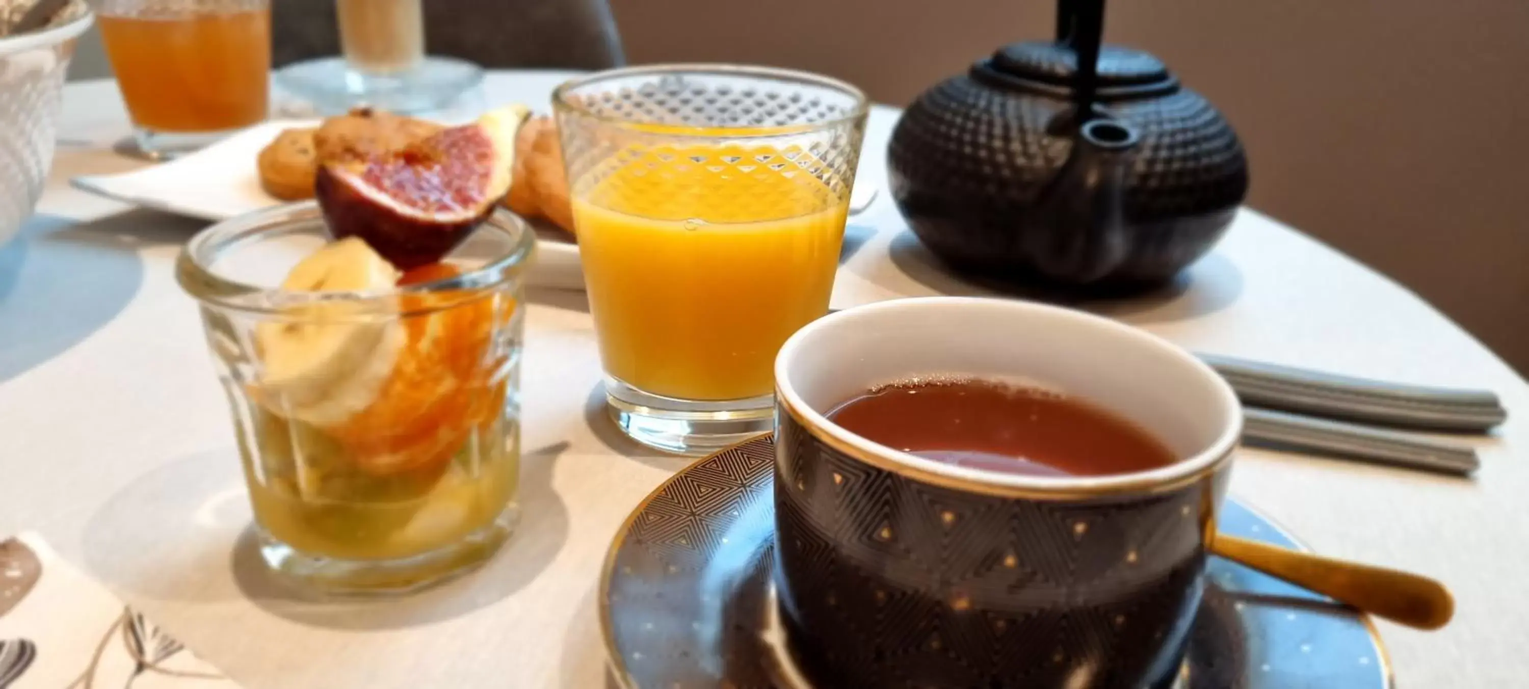 Breakfast in Au Nid des Champs, Agréable chambre d'hôtes avec jacuzzi sur demande, proche de Chartres