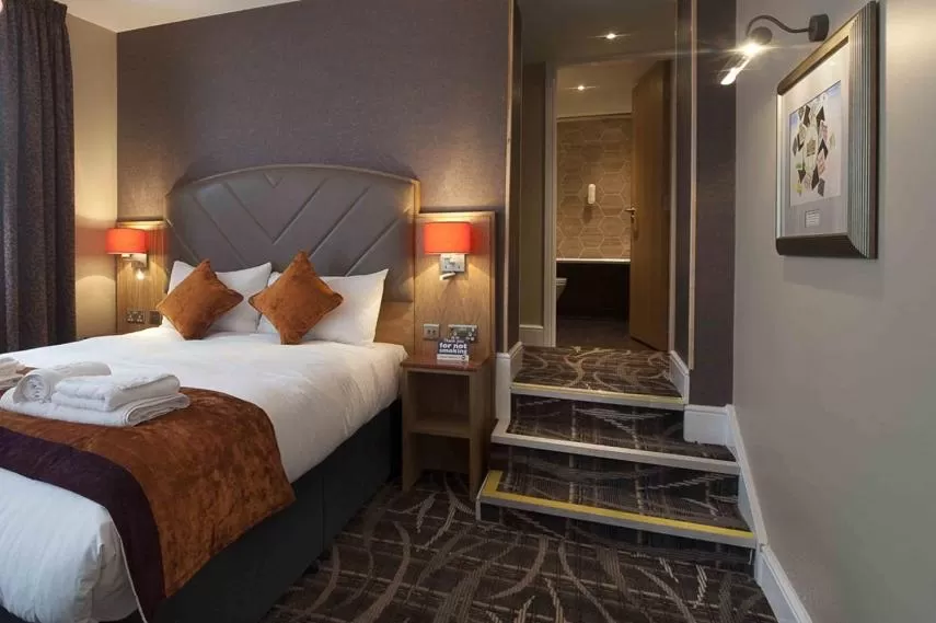 Bed in The Crown Hotel Wetherspoon