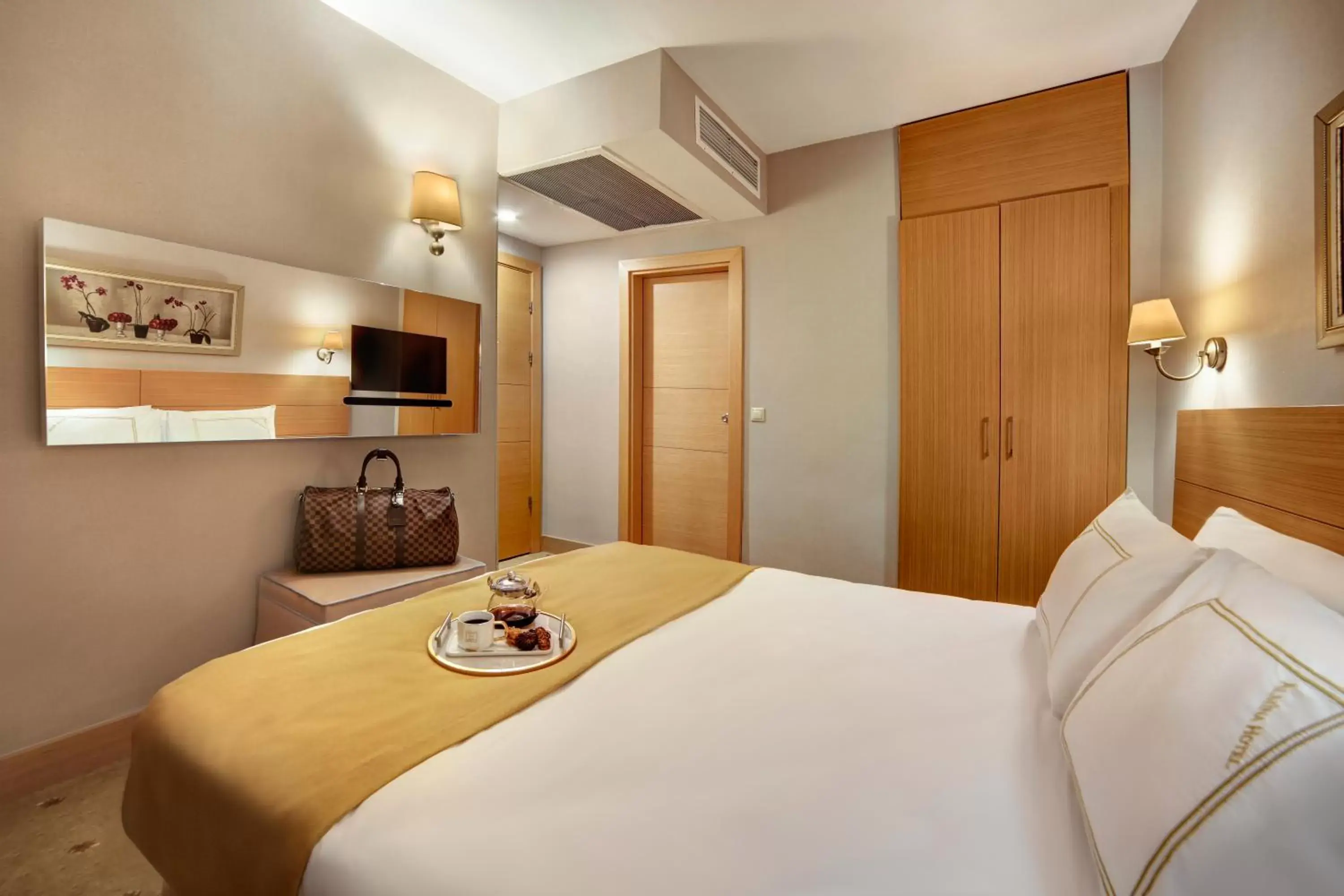 Bedroom, Bed in Almina Hotel - Special Class