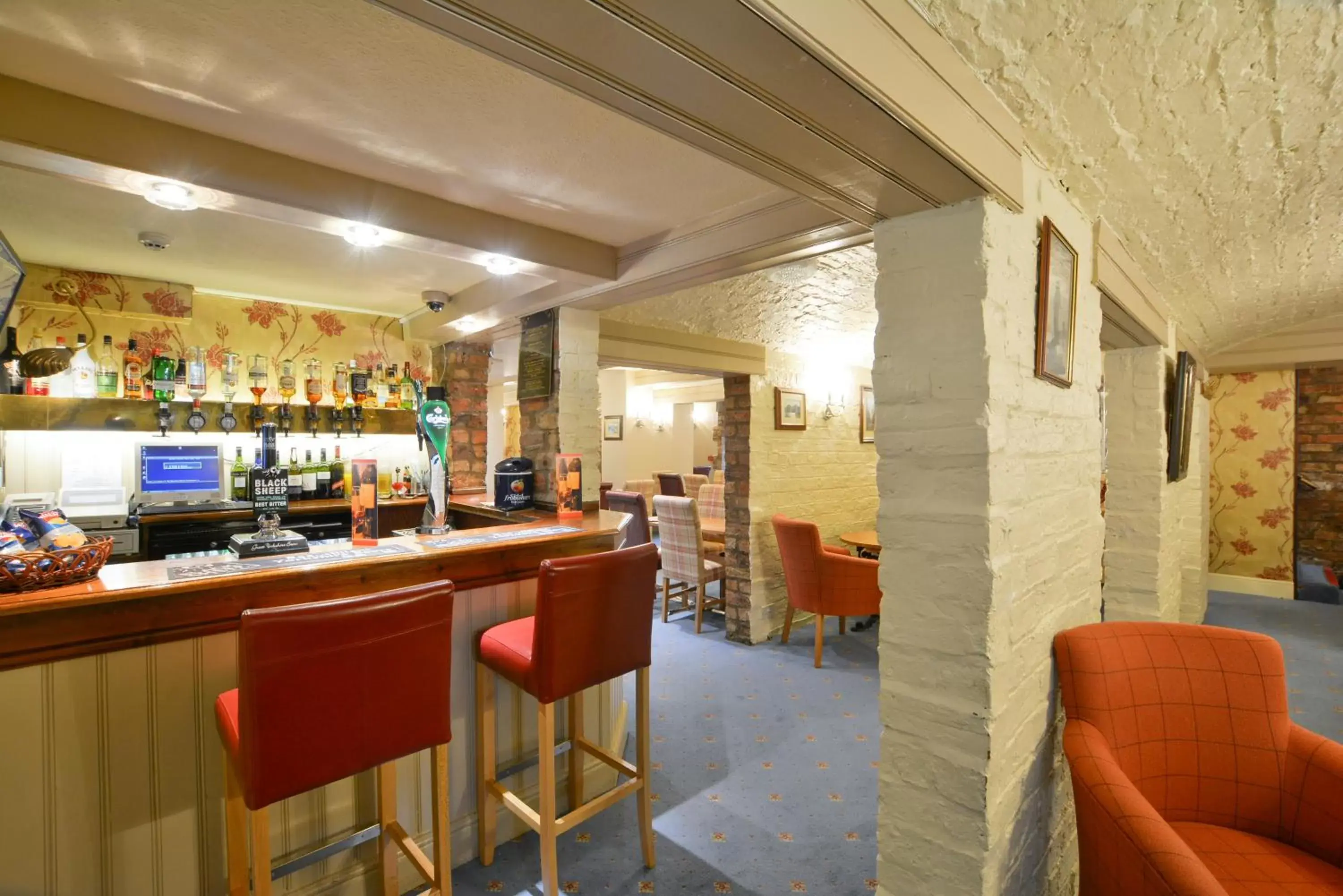 Dining area, Lounge/Bar in Best Western Kilima Hotel