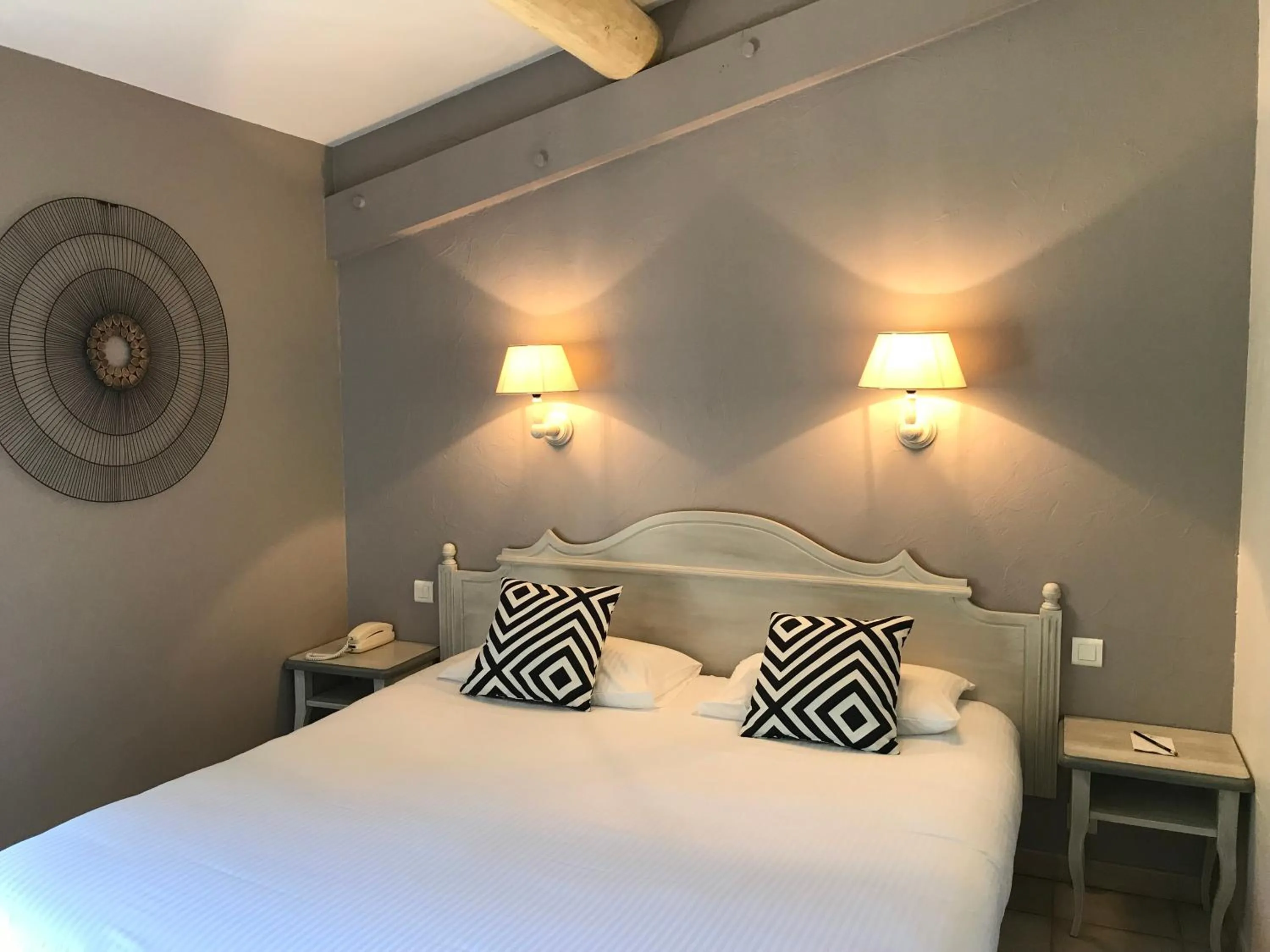 Photo of the whole room, Bed in Mas De La Senancole & Spa