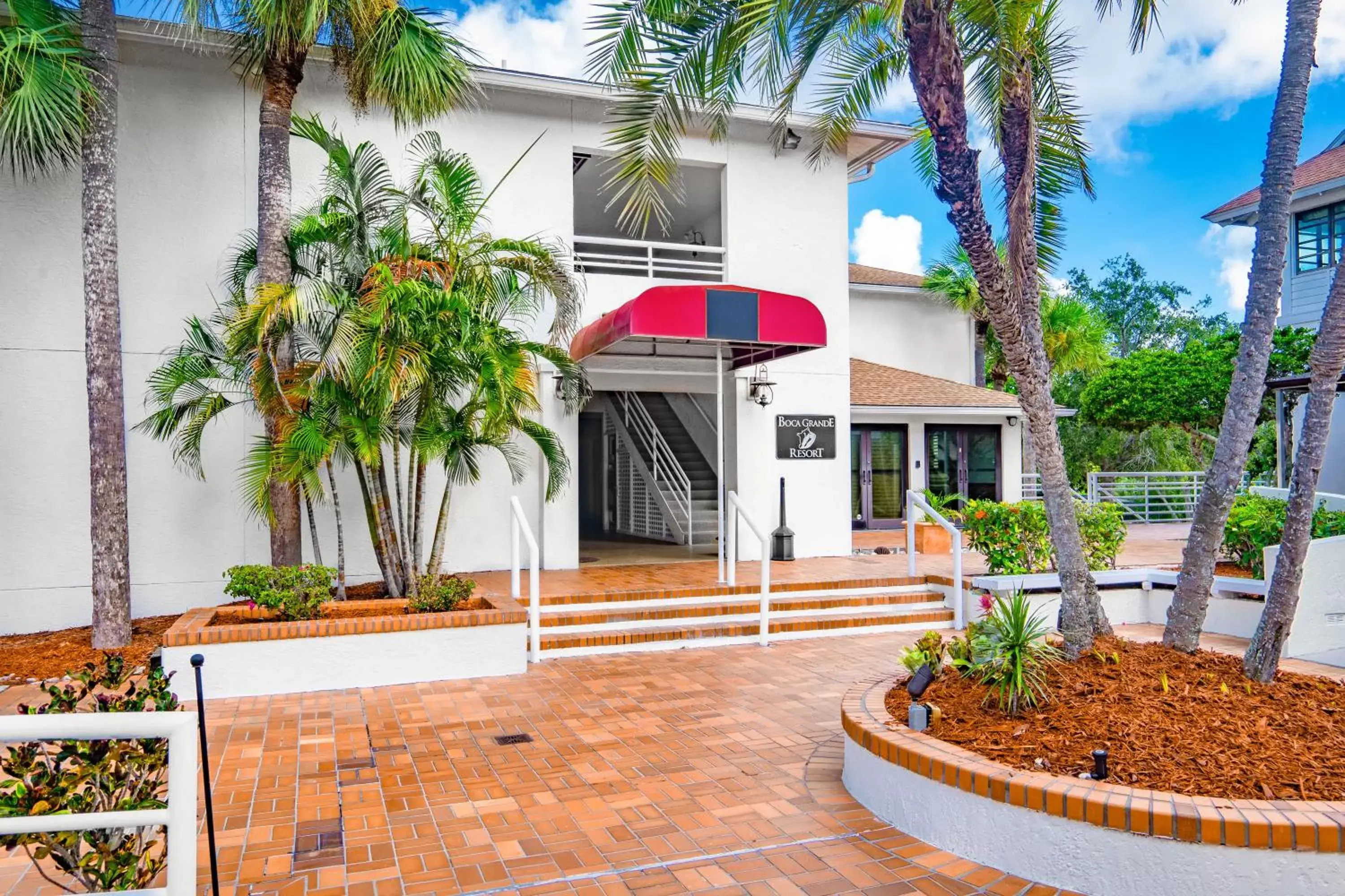 Facade/entrance, Patio/Outdoor Area in Boca Grande Hotel