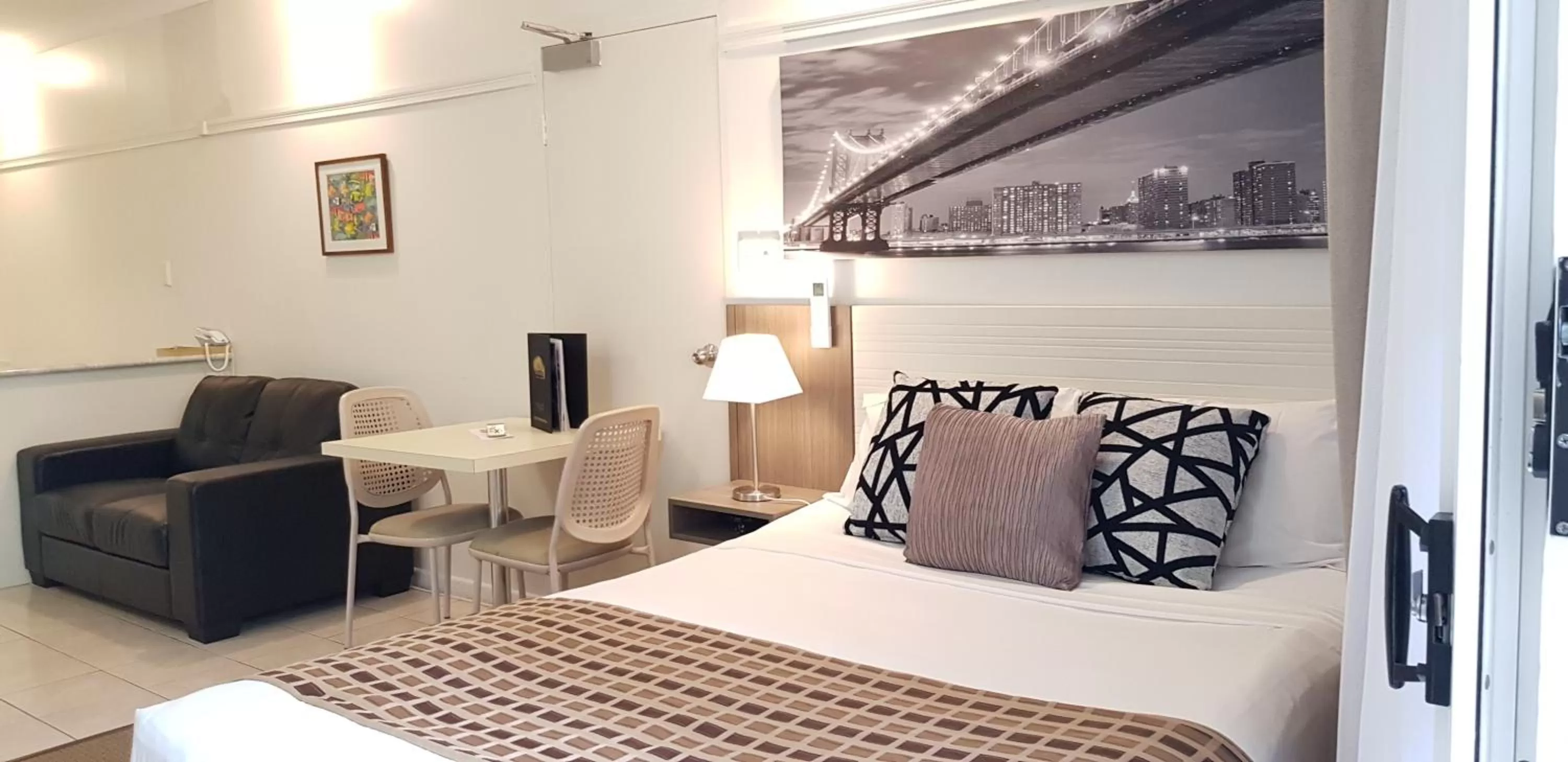 Photo of the whole room, Bed in Reef Palms