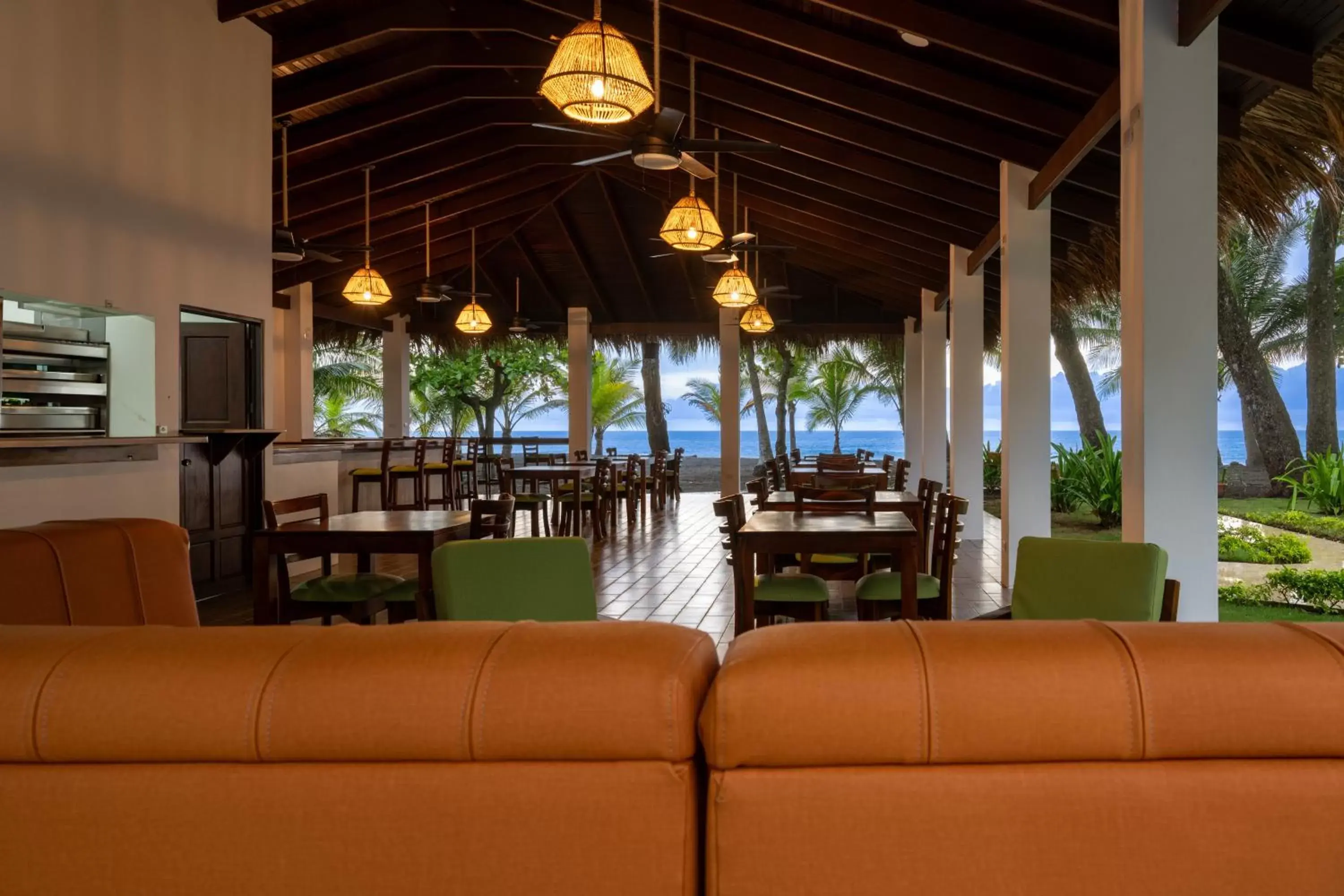 Sea view, Lounge/Bar in Fuego del Sol Beachfront Hotel