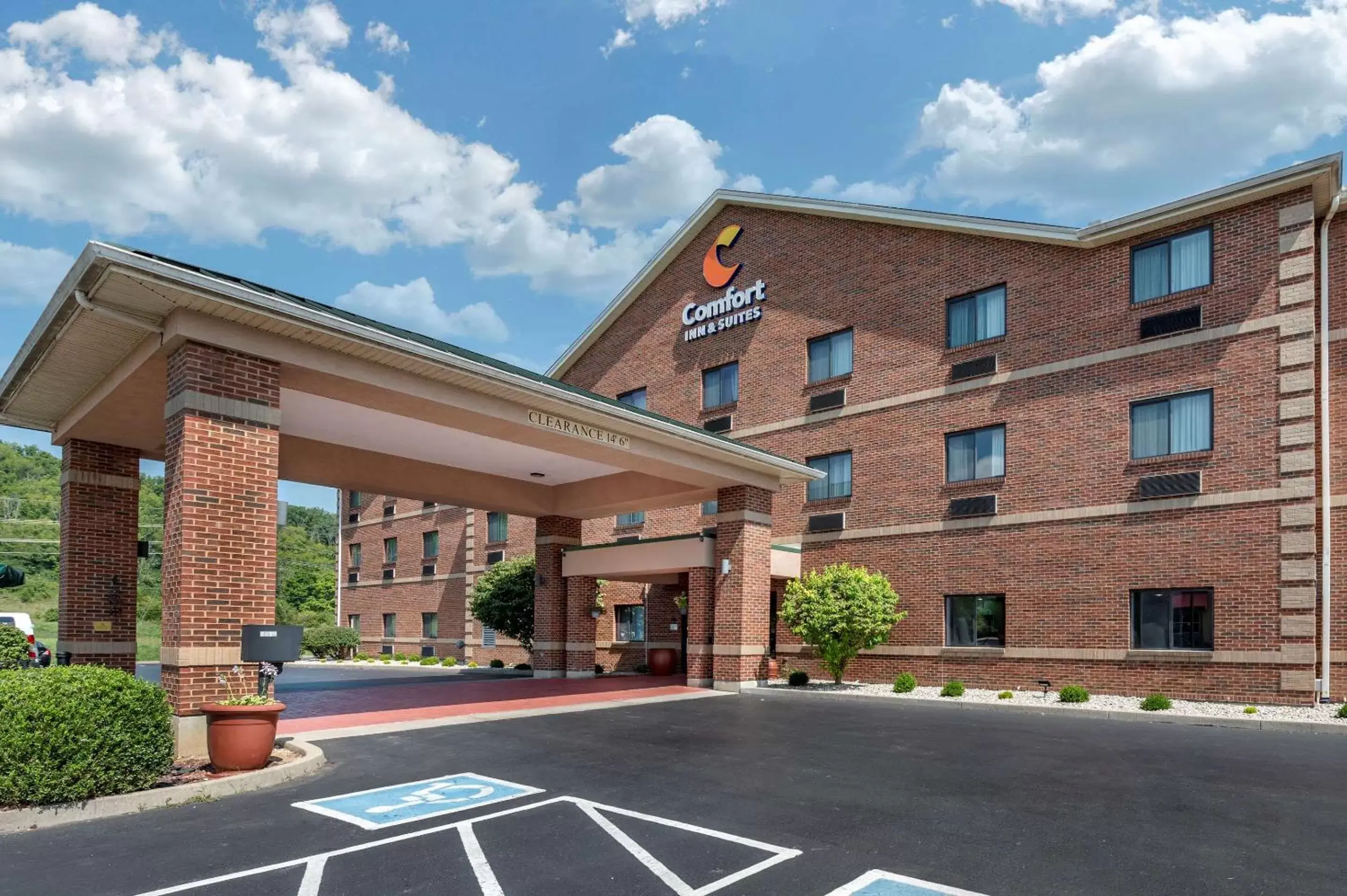 Property Building in Comfort Inn Lawrenceburg