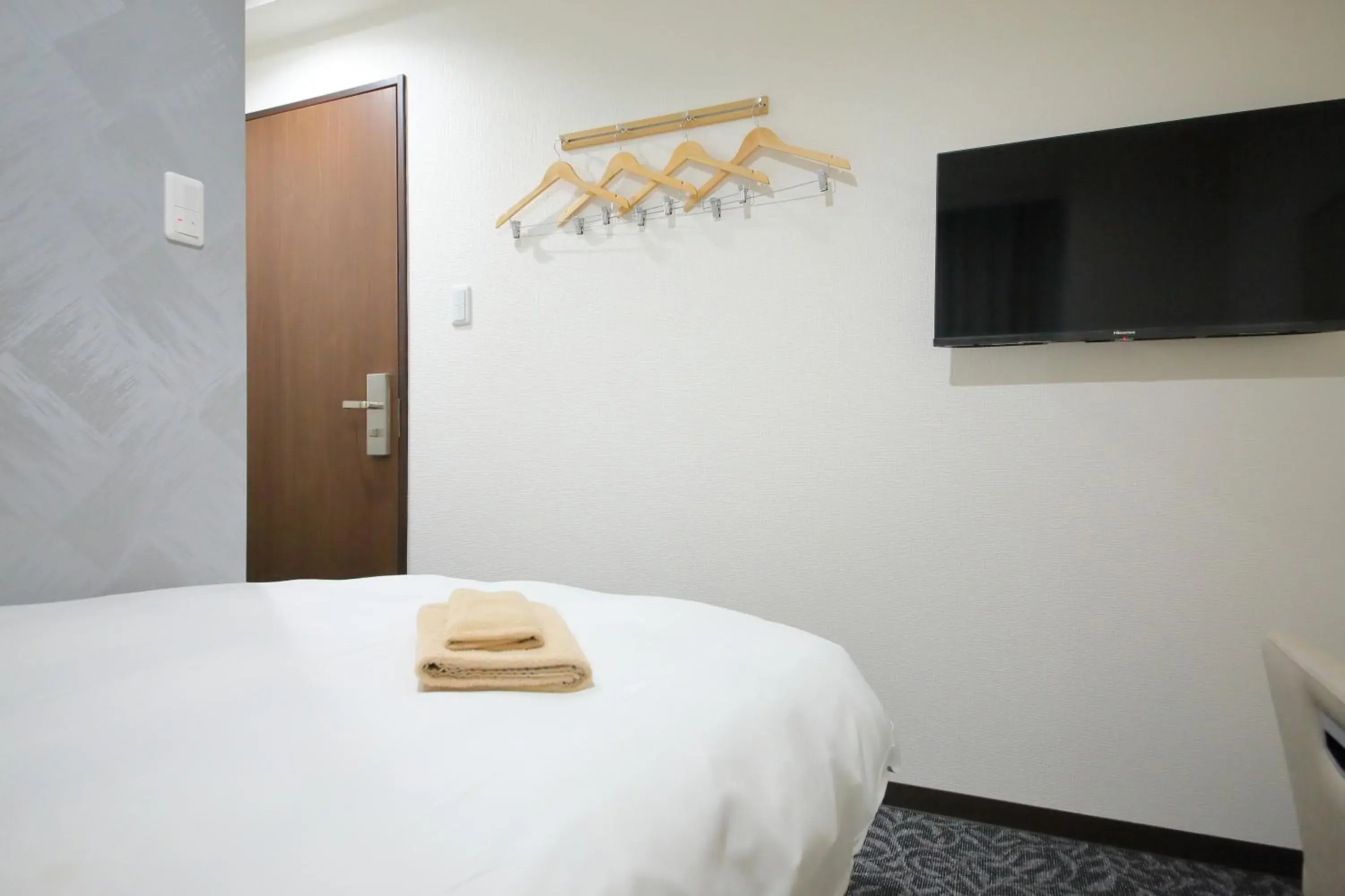 Bed, TV/Entertainment Center in Hotel Shin Imamiya