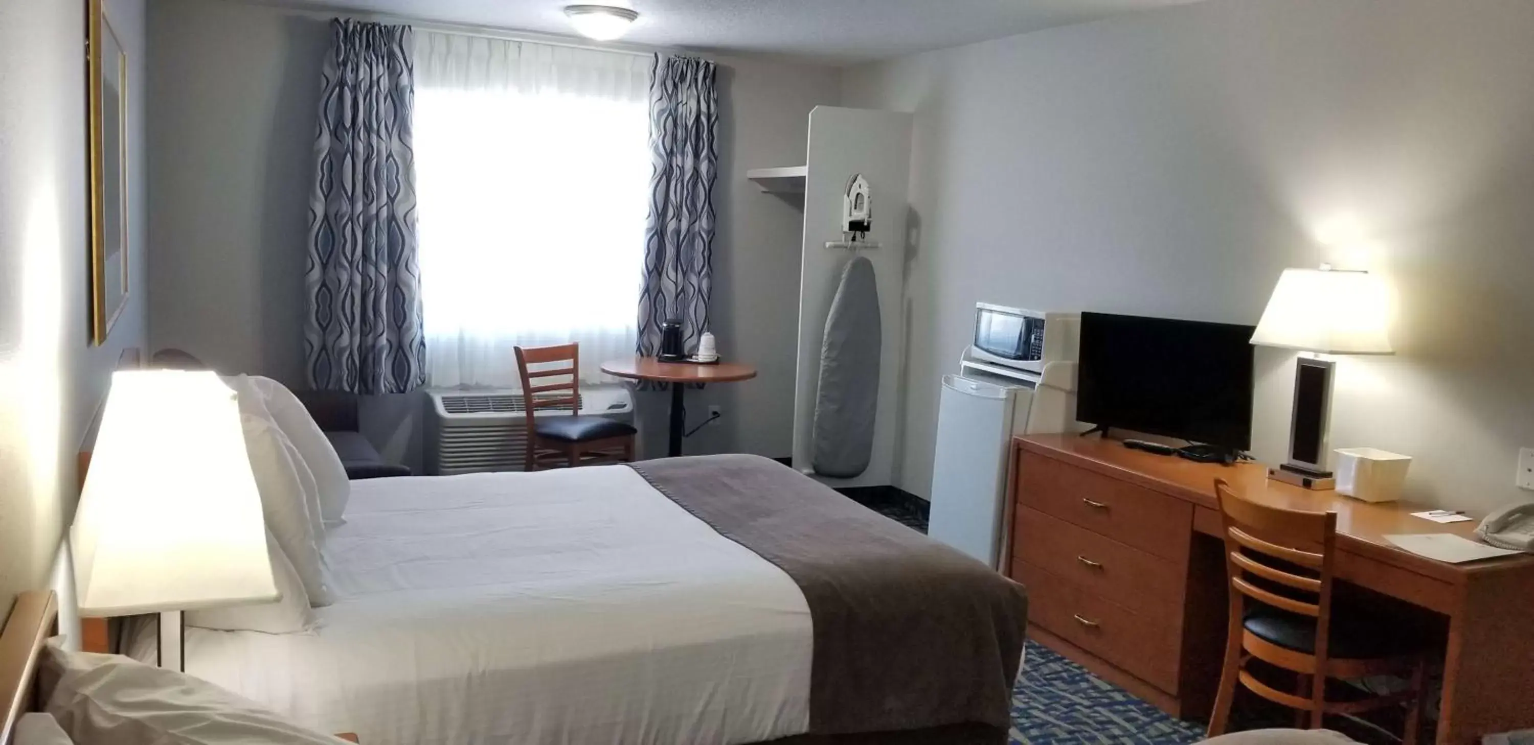 Photo of the whole room, Bed in SureStay Plus Hotel by Best Western Lethbridge