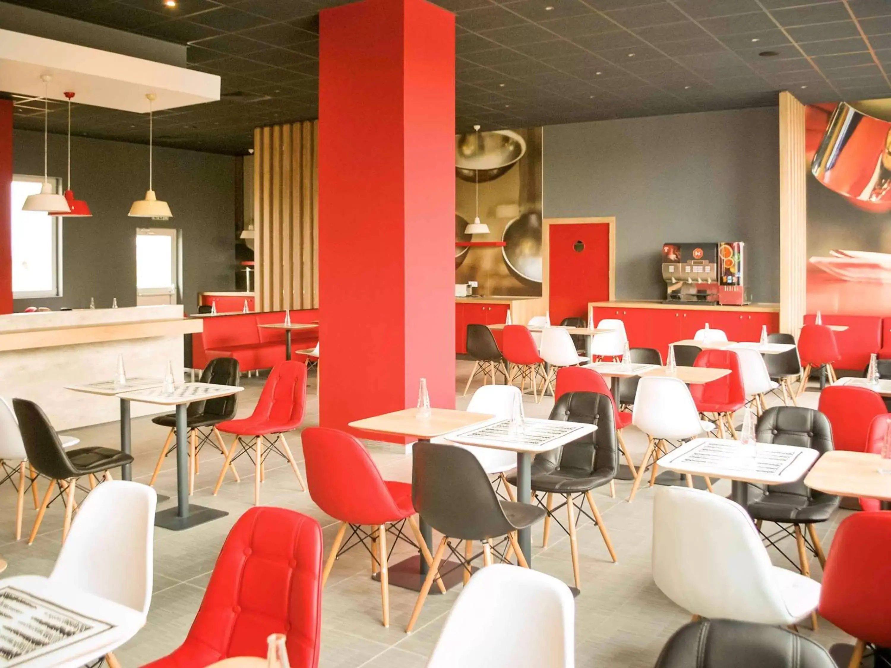 Restaurant/Places to Eat in Ibis Sofia Airport Hotel