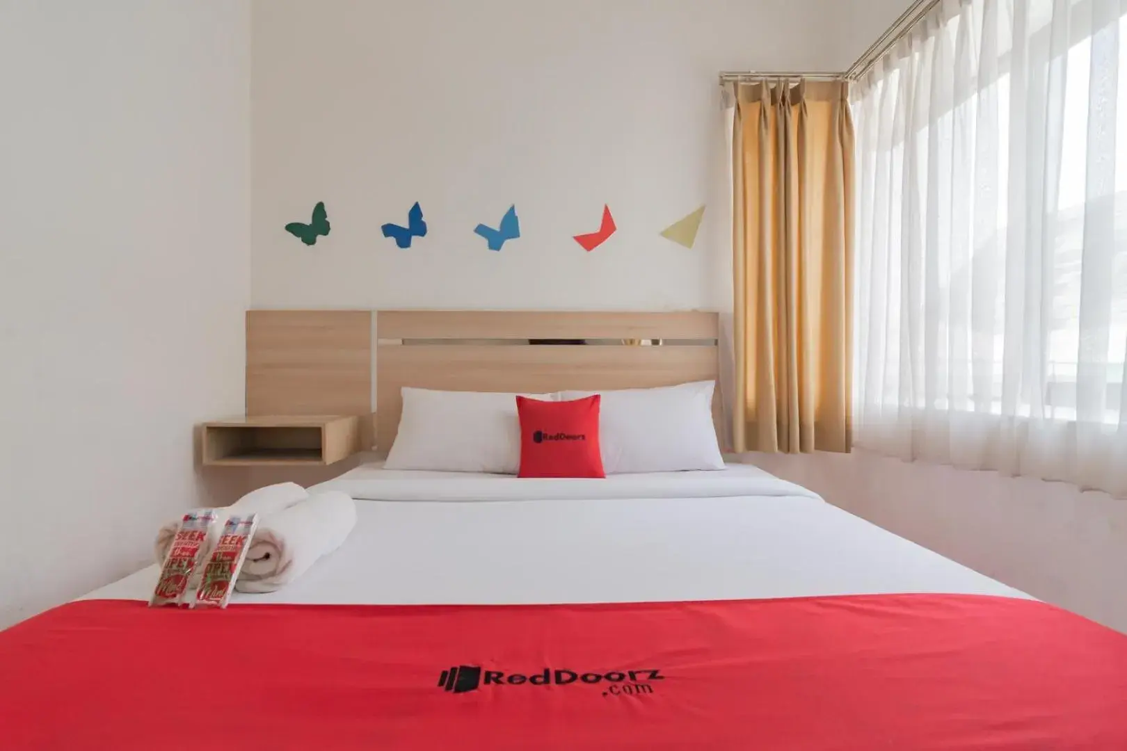 Bed in RedDoorz near Alun Alun Bandung 3