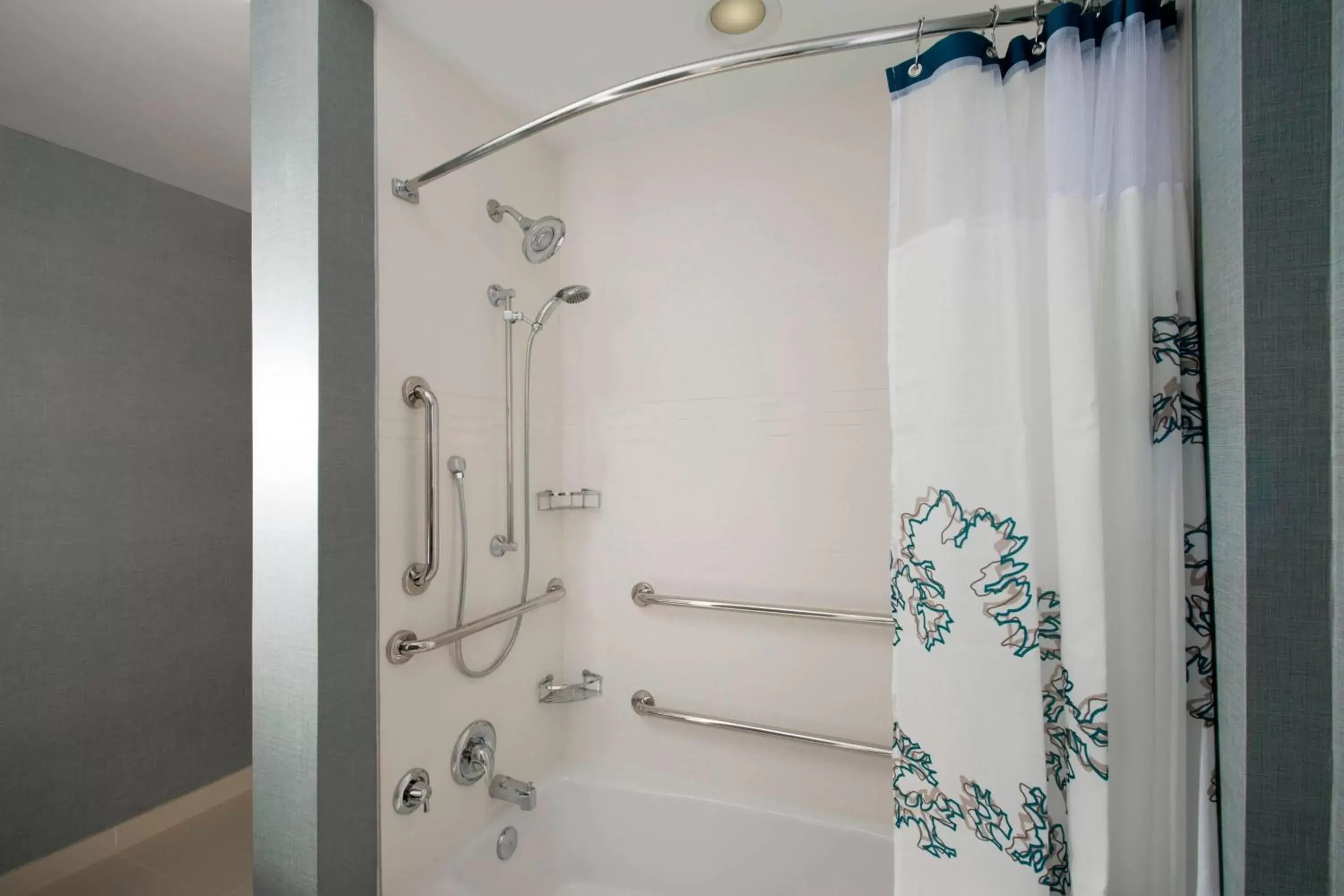 Bathroom in Residence Inn by Marriott Miami Airport West/Doral