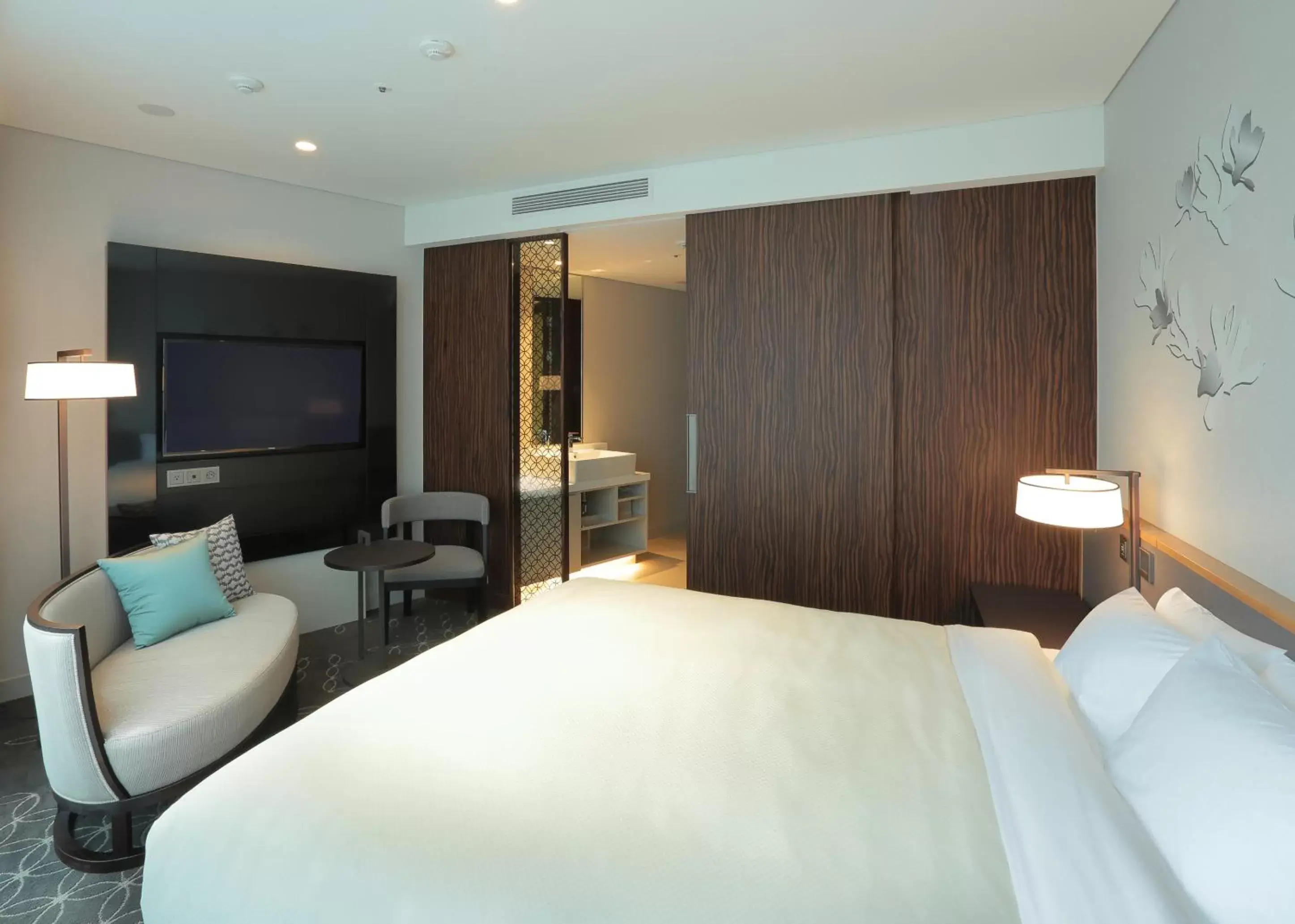 Bedroom, Bed in Hotel Gracery Seoul