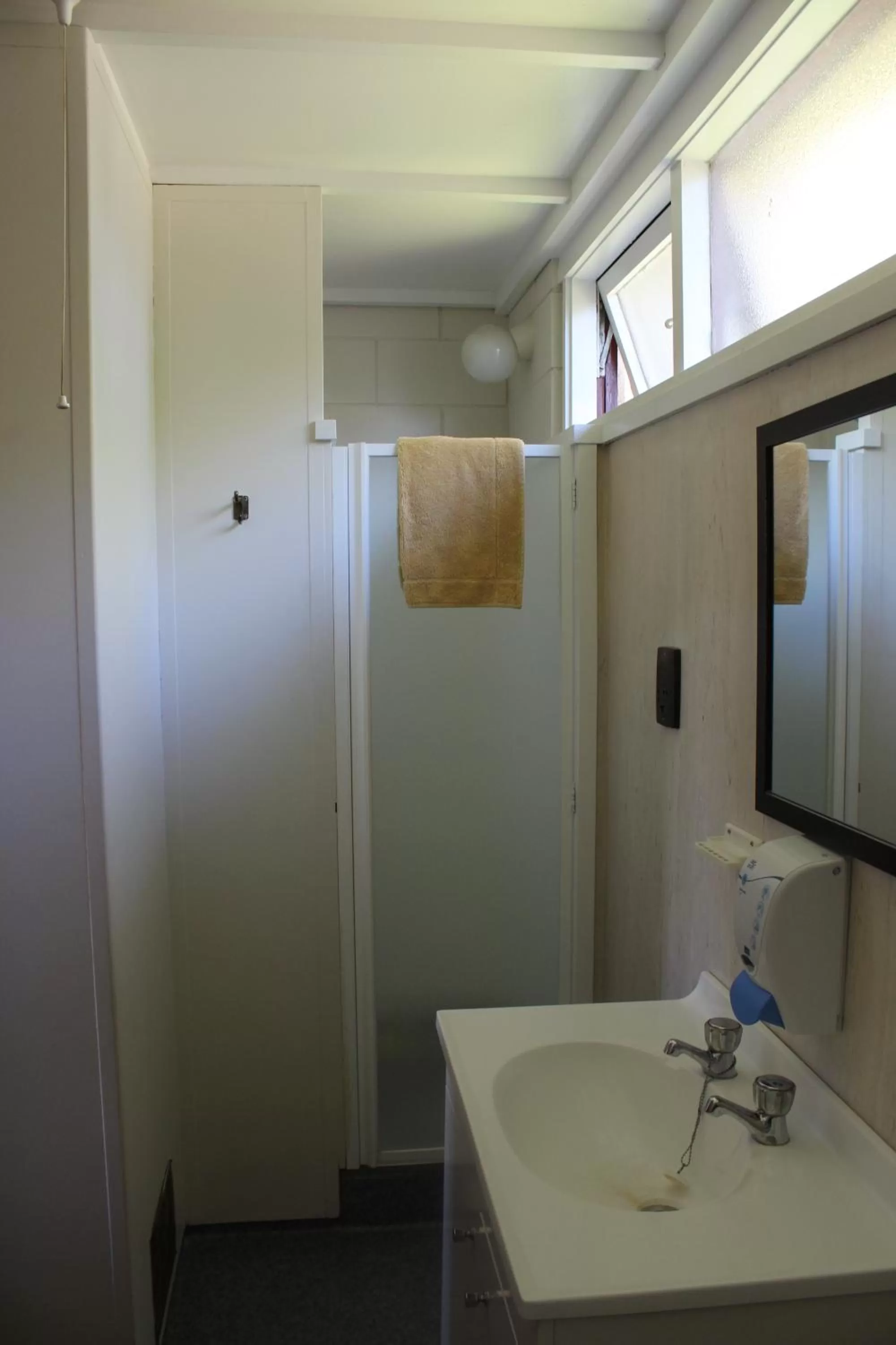 Bathroom in Elmore Lodge Motel