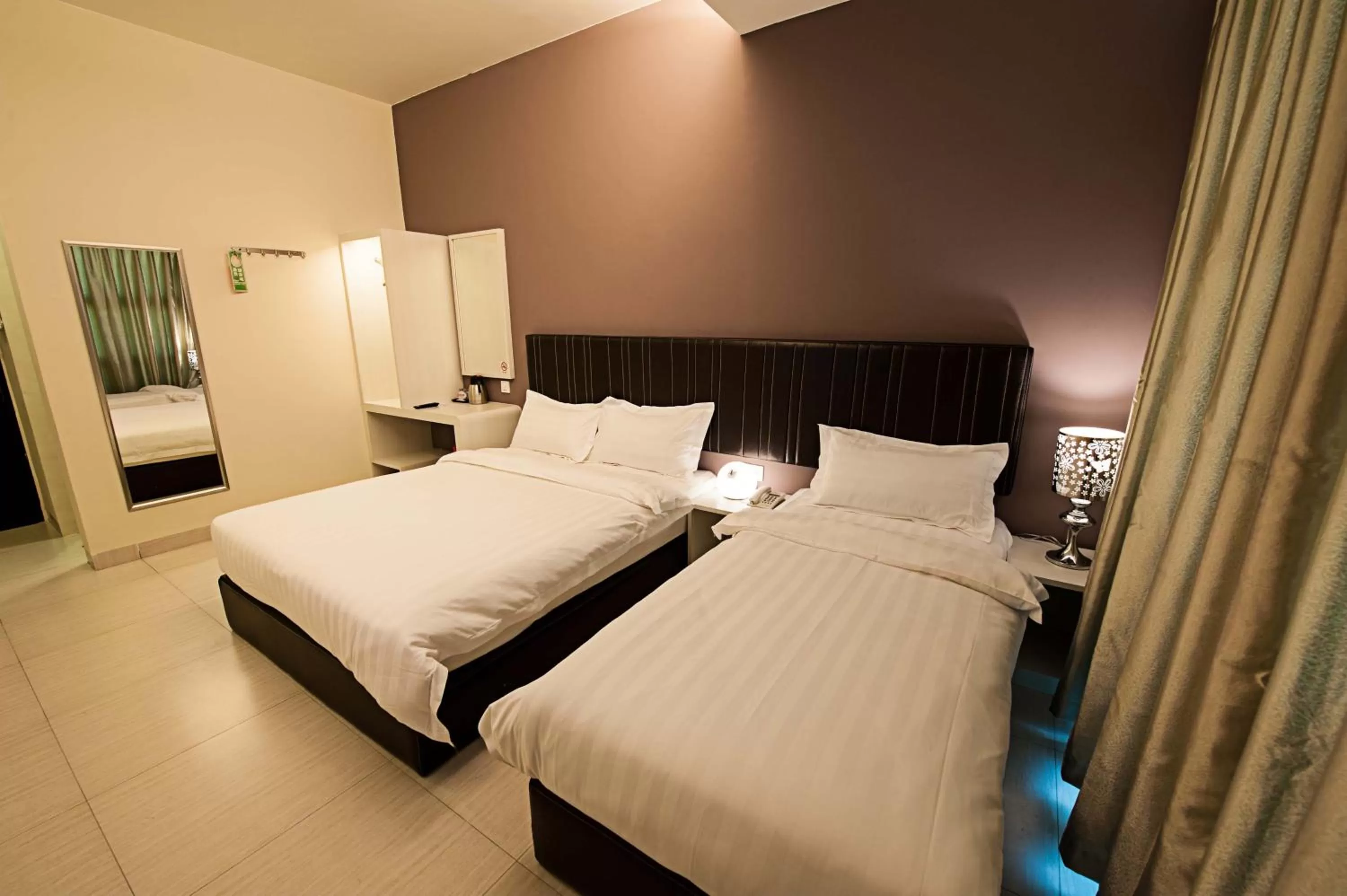 Bedroom, Bed in Seven Hotel