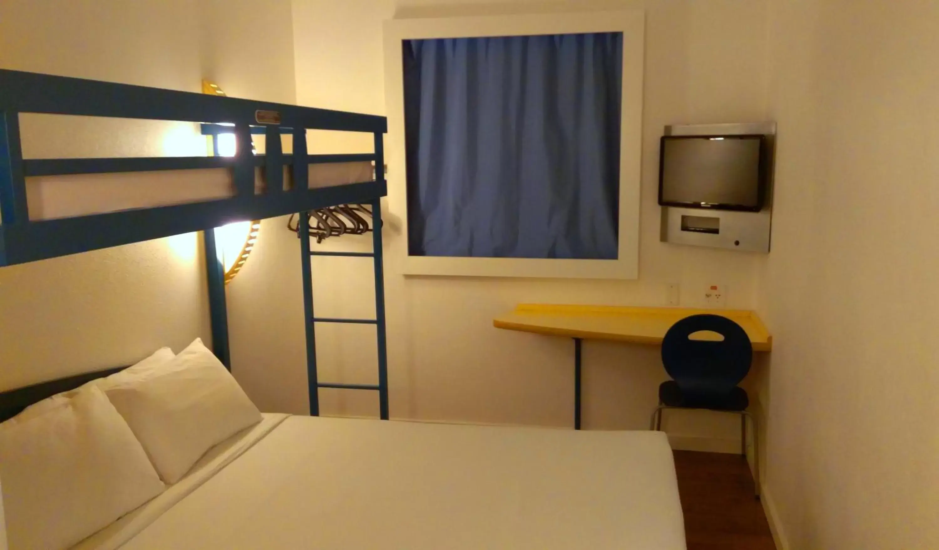 Bedroom, Bunk Bed in ibis budget Curitiba Centro