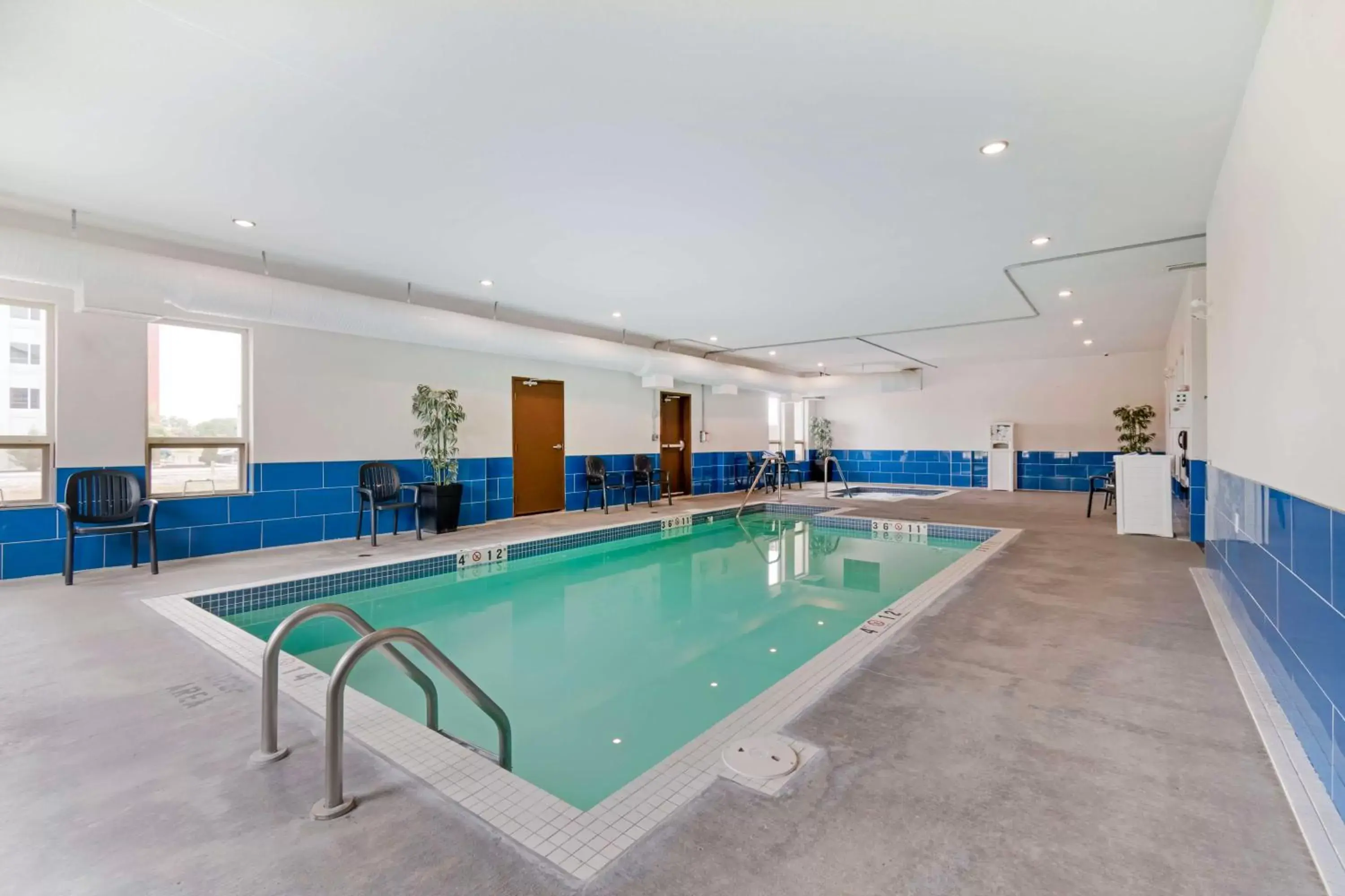 Pool view, Swimming Pool in Best Western Plus Moosomin Hotel