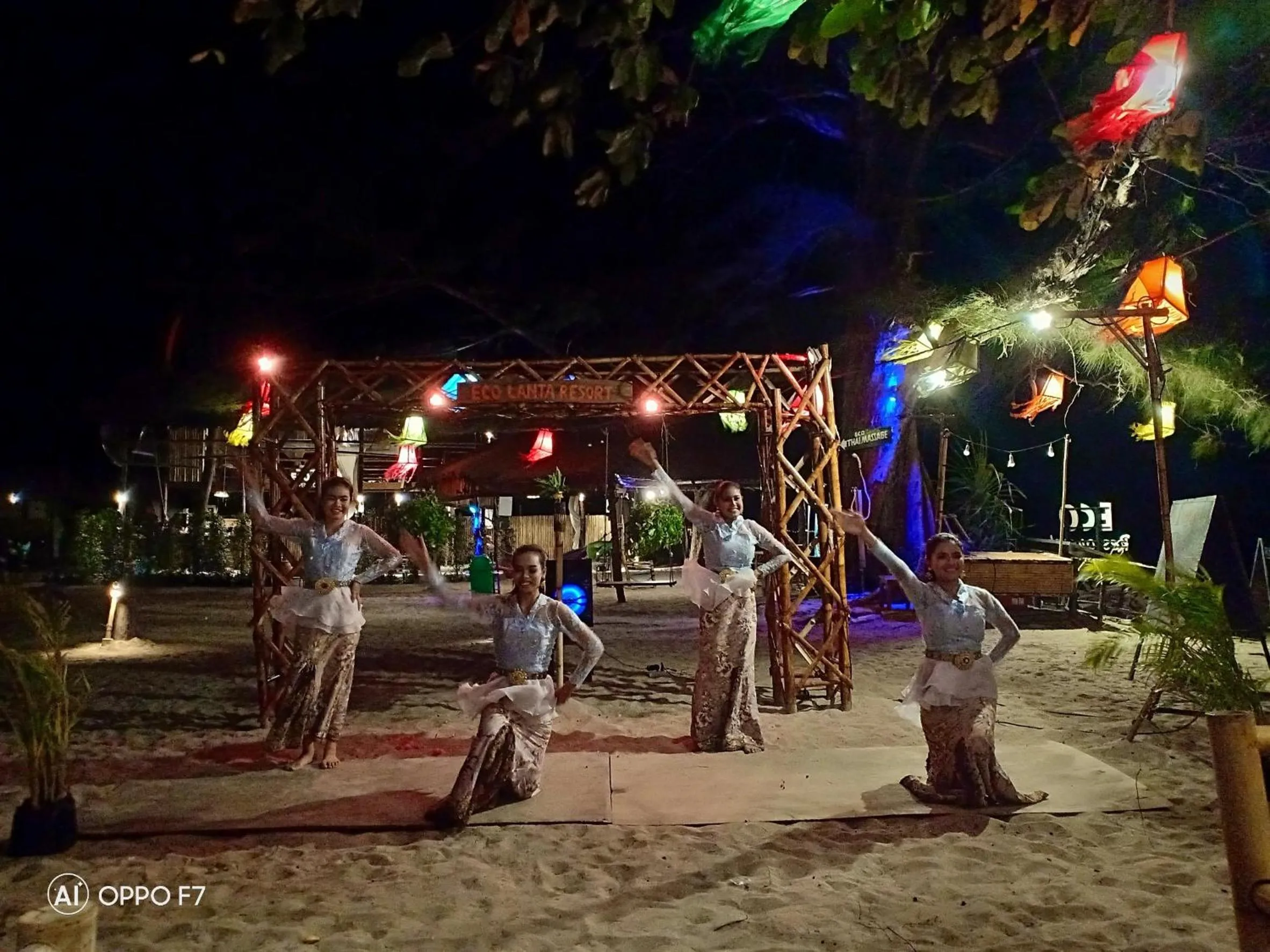 Restaurant/places to eat in Eco Lanta Hideaway Beach Resort