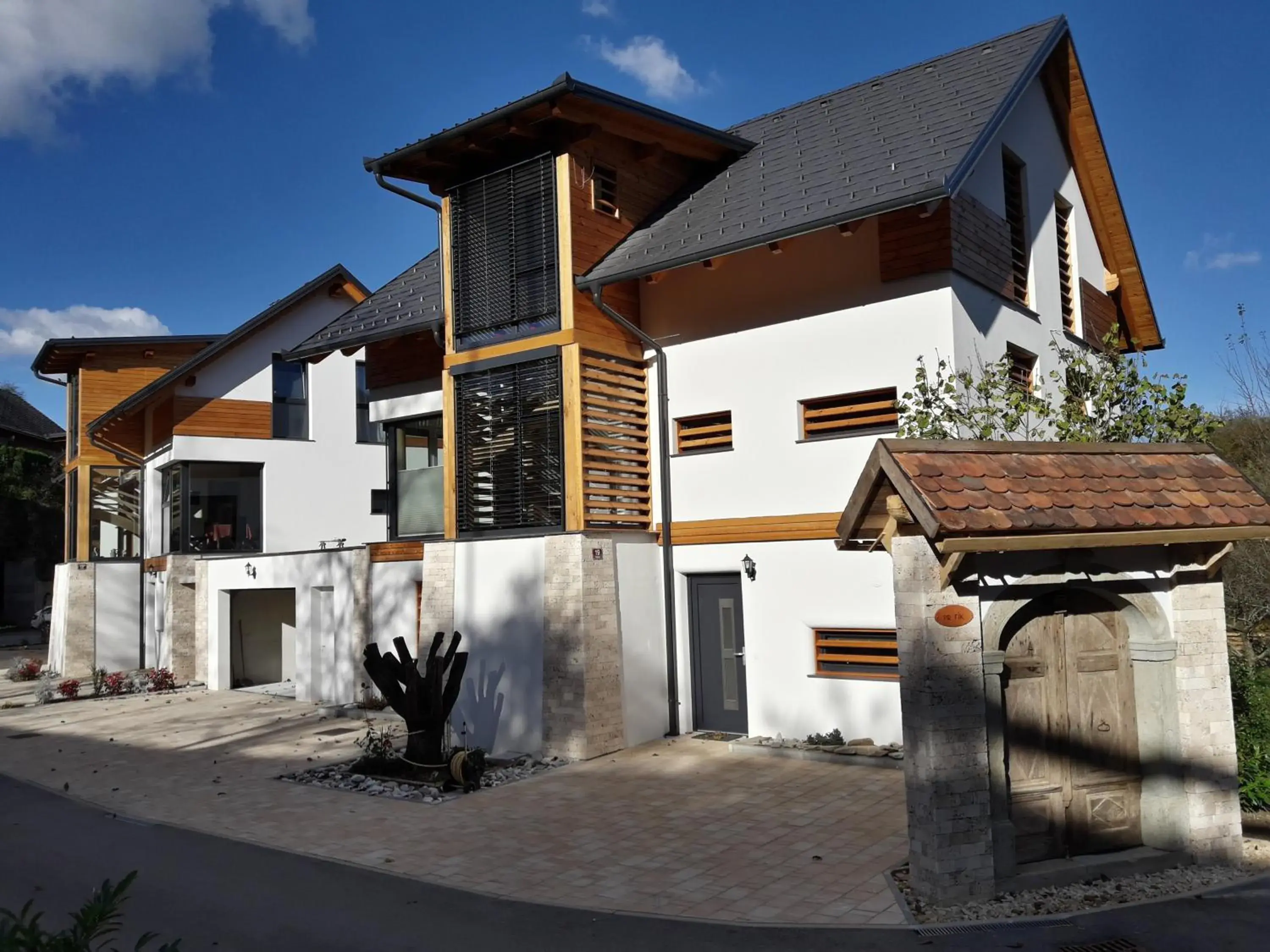 Facade/entrance, Winter in PR`FIK Apartments