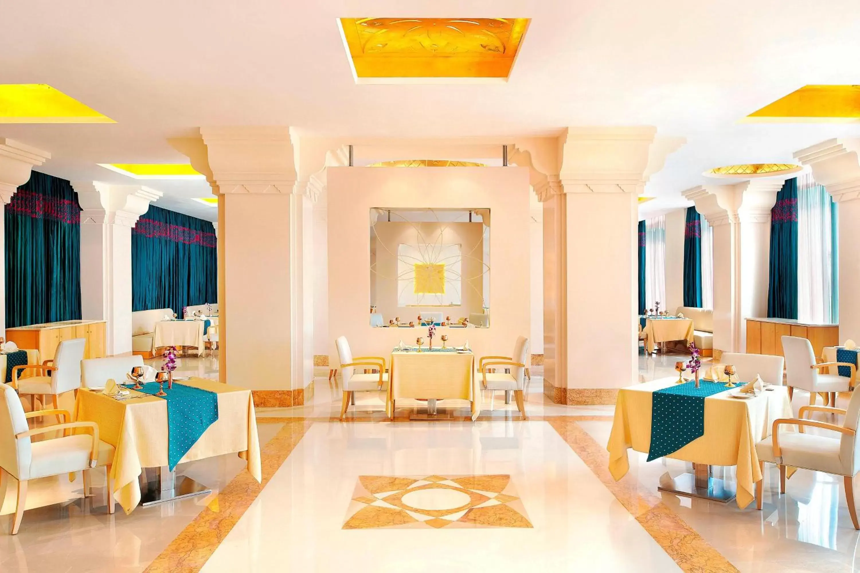 Restaurant/Places to Eat in Le Meridien Coimbatore