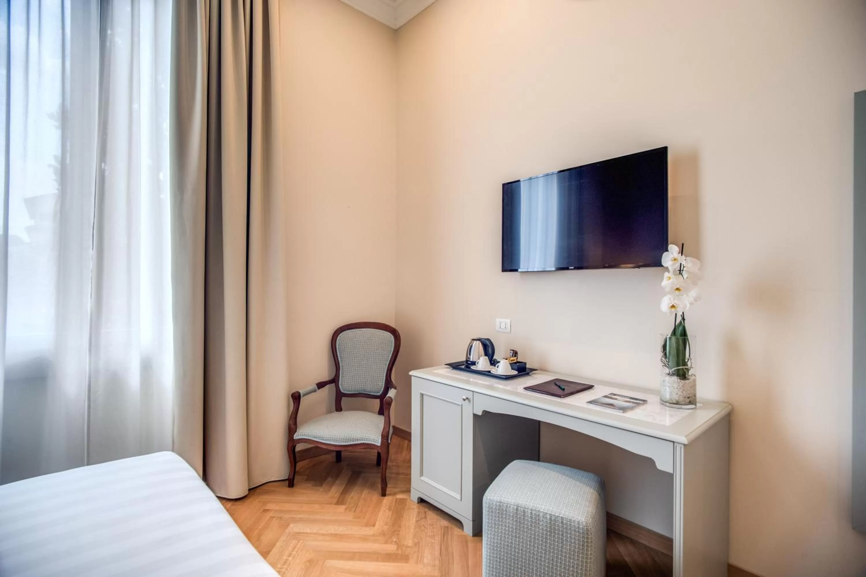 TV and multimedia, Bed in Hotel Ariele